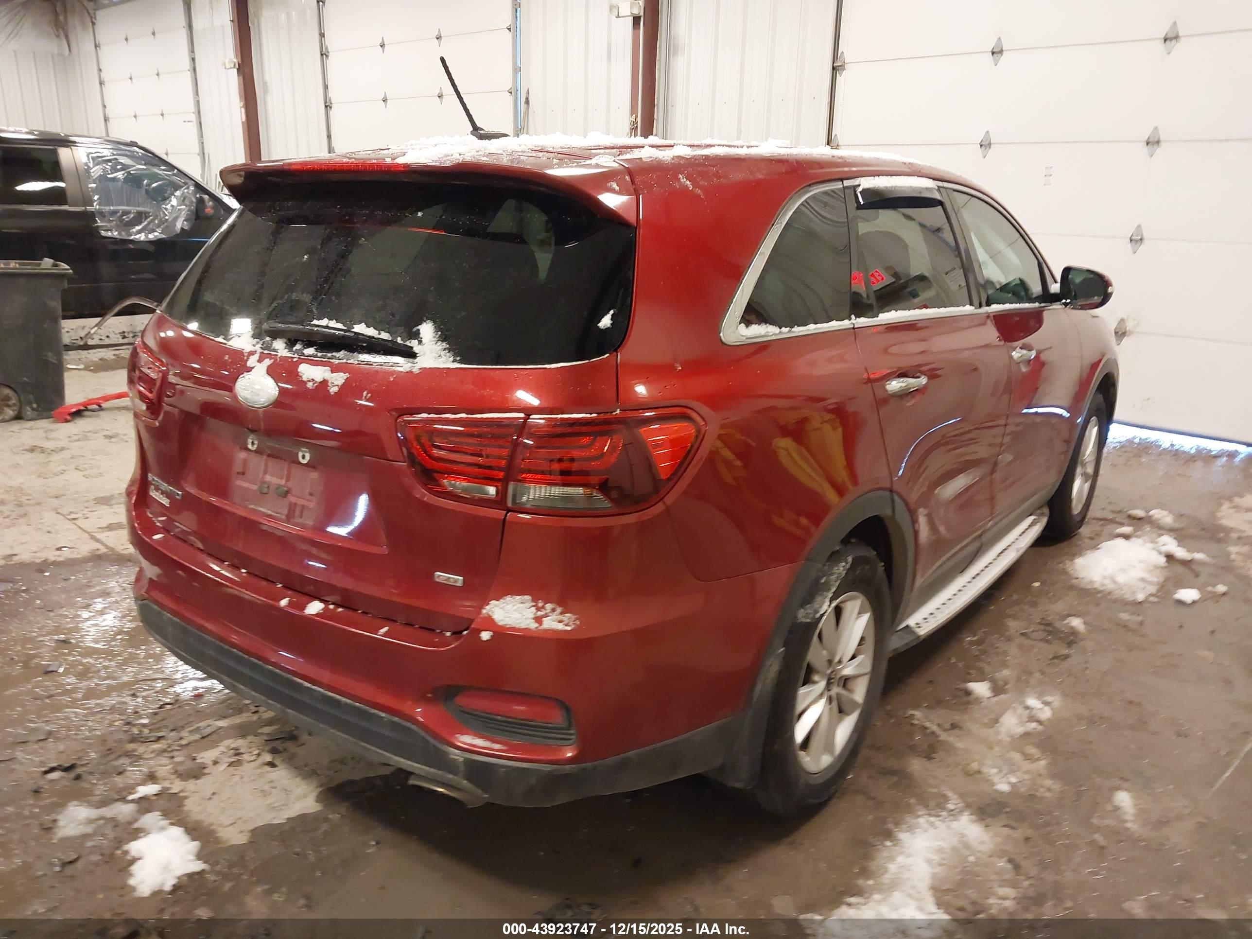 KIA SORENTO image 4