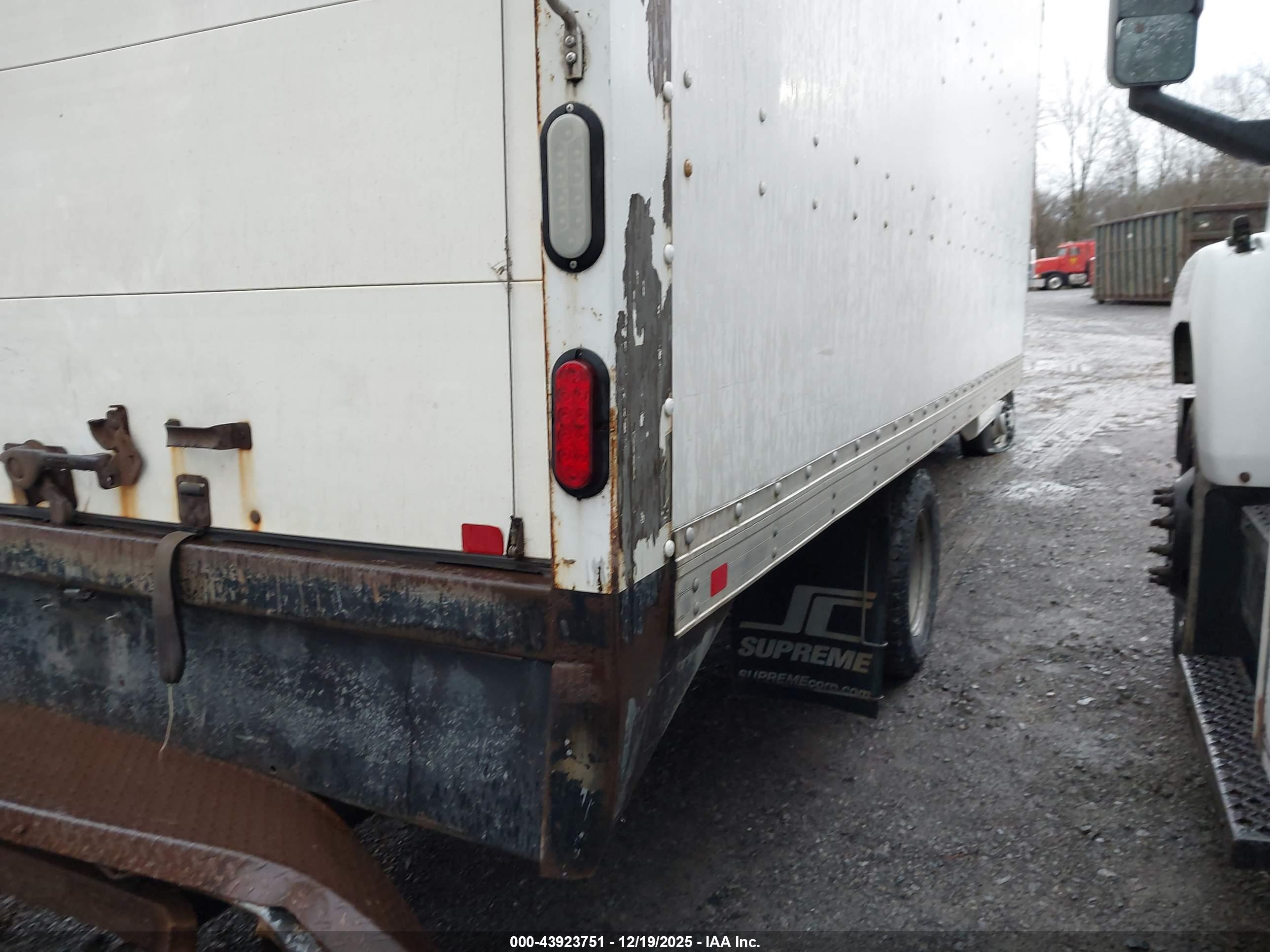 CHEVROLET EXPRESS image 4