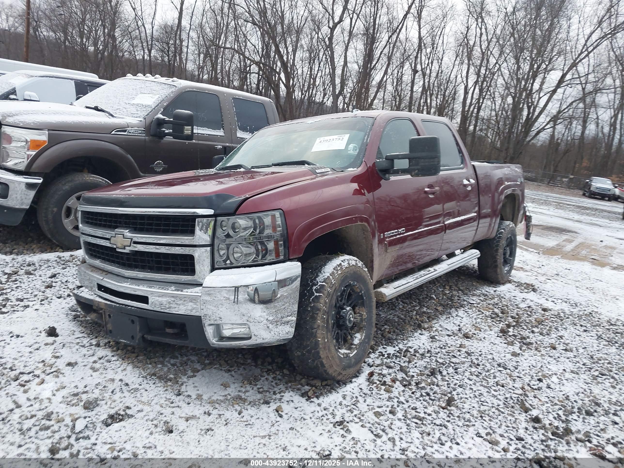 CHEVROLET SILVERADO image 2