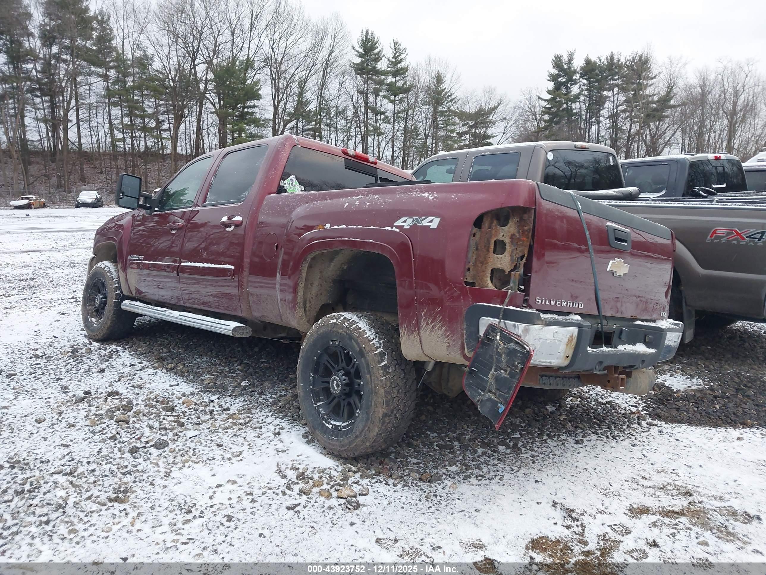 CHEVROLET SILVERADO image 3