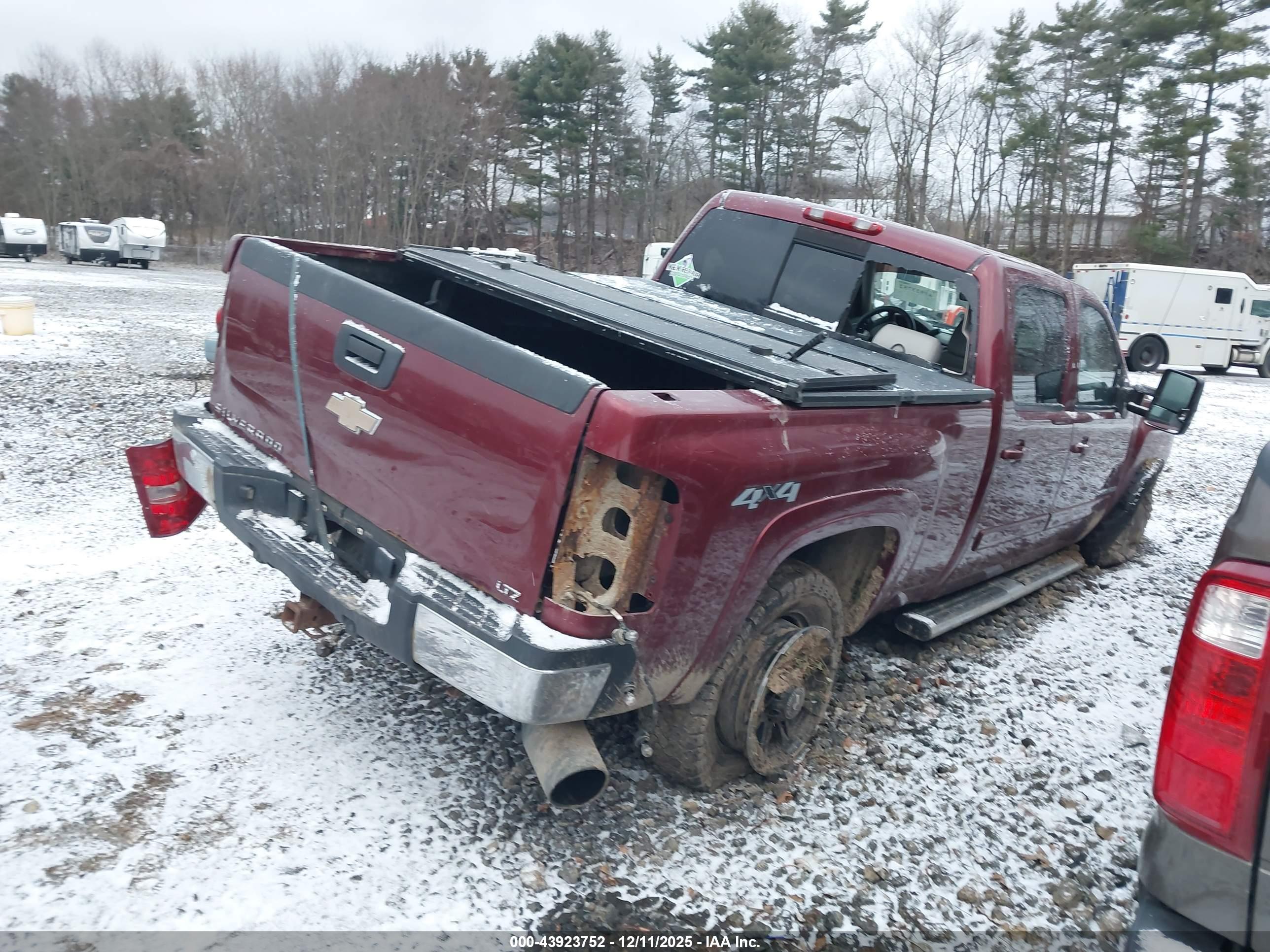 CHEVROLET SILVERADO image 4