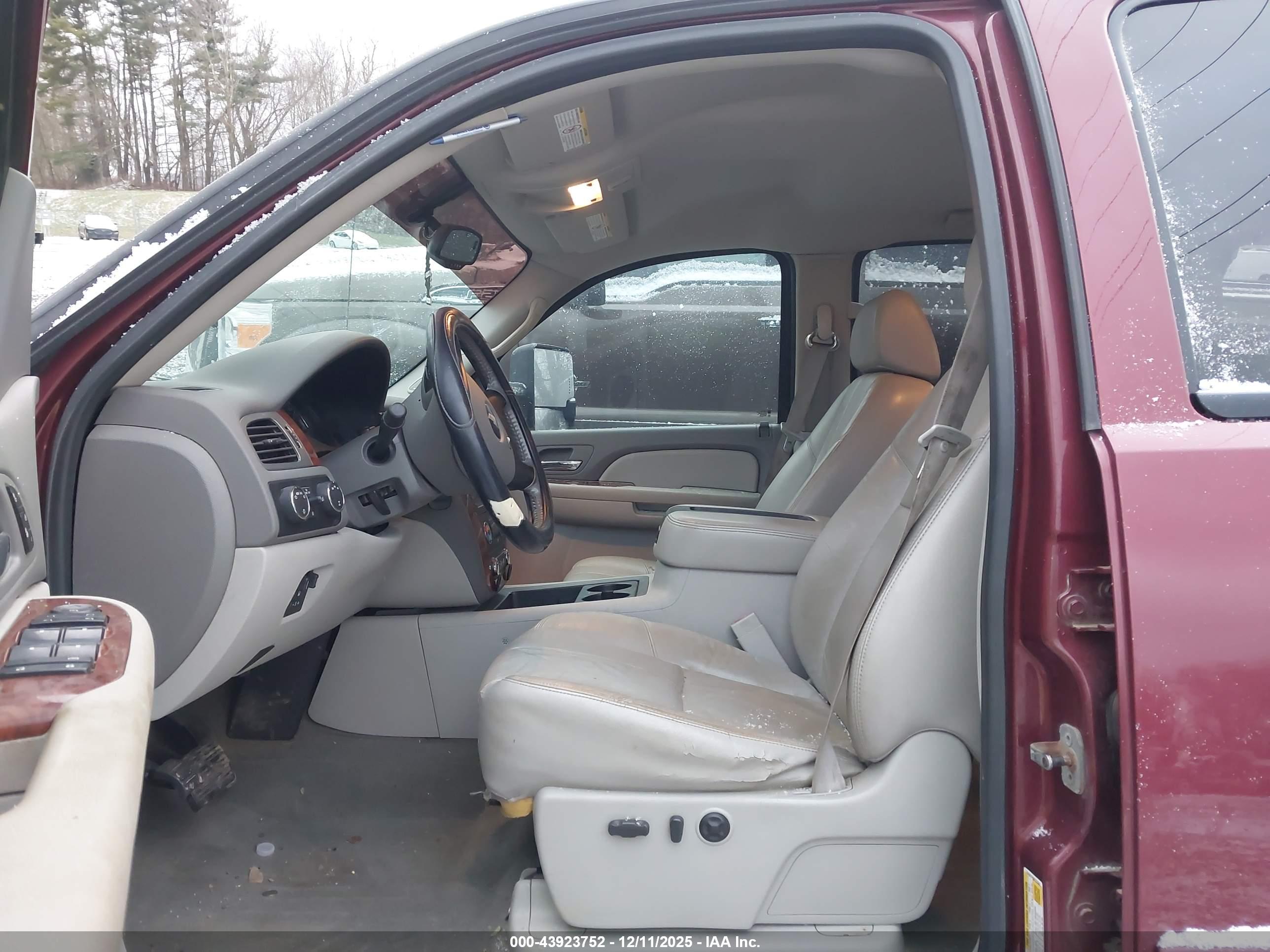 CHEVROLET SILVERADO image 5