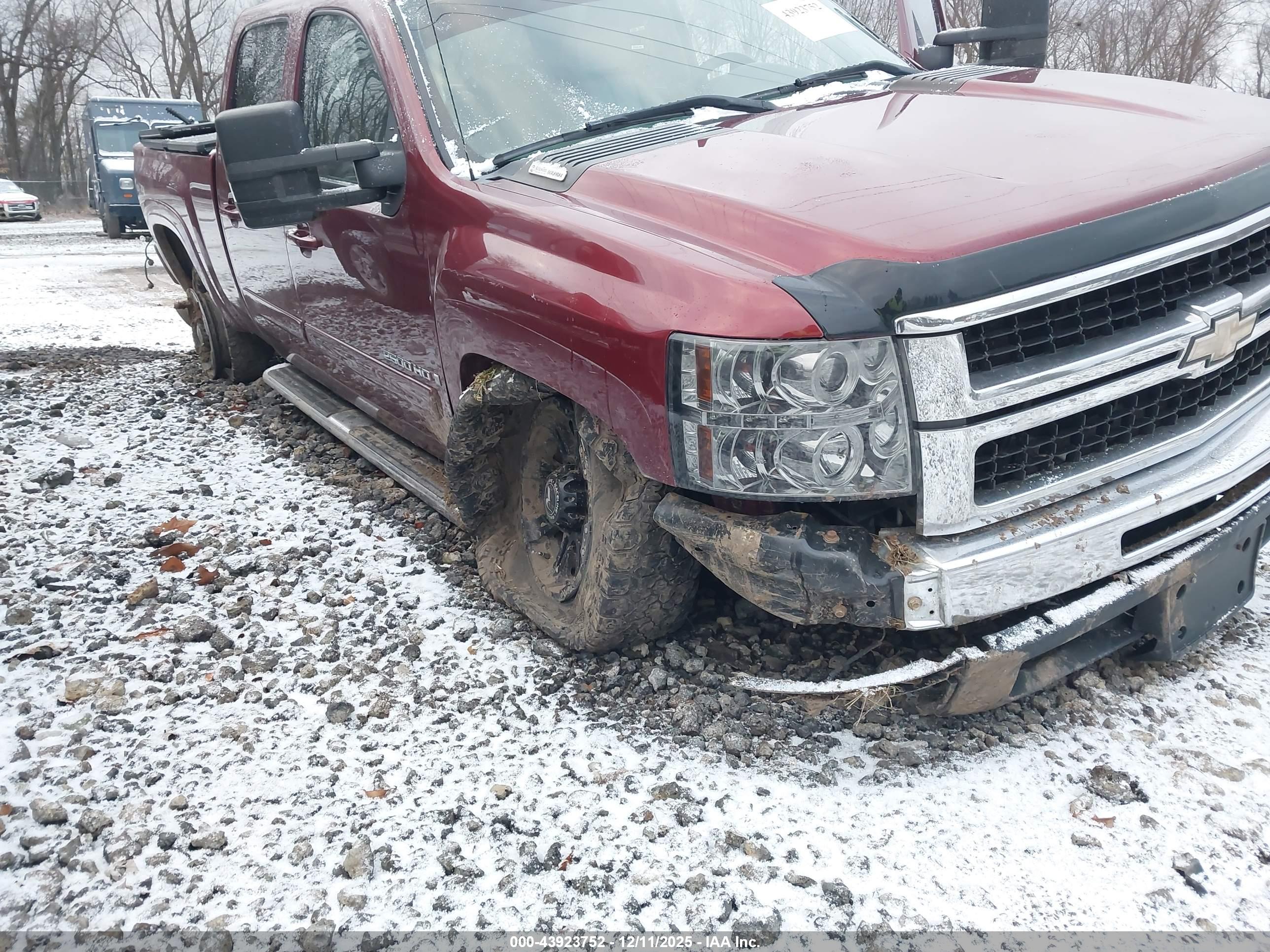 CHEVROLET SILVERADO image 6