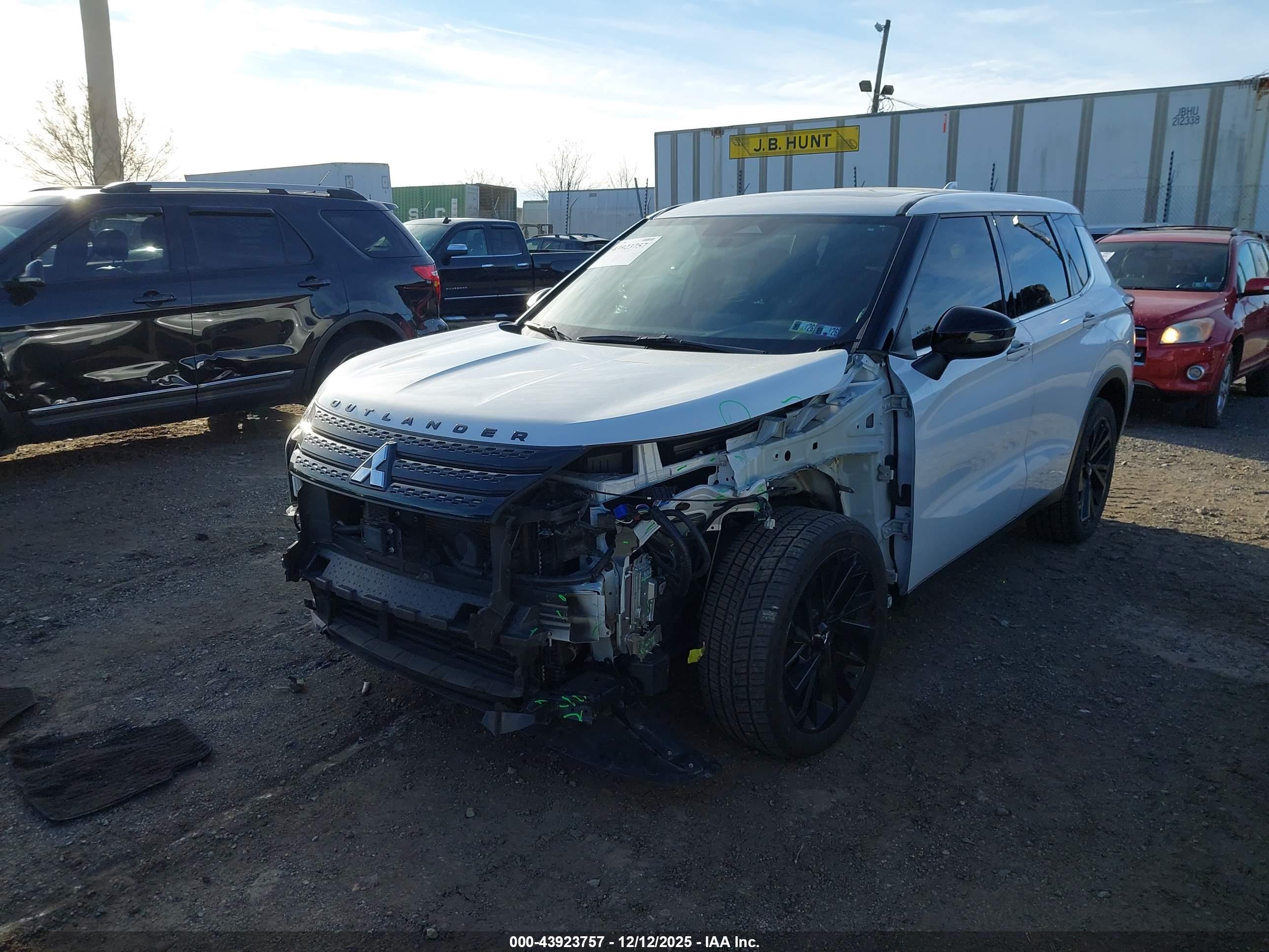 MITSUBISHI OUTLANDER image 6