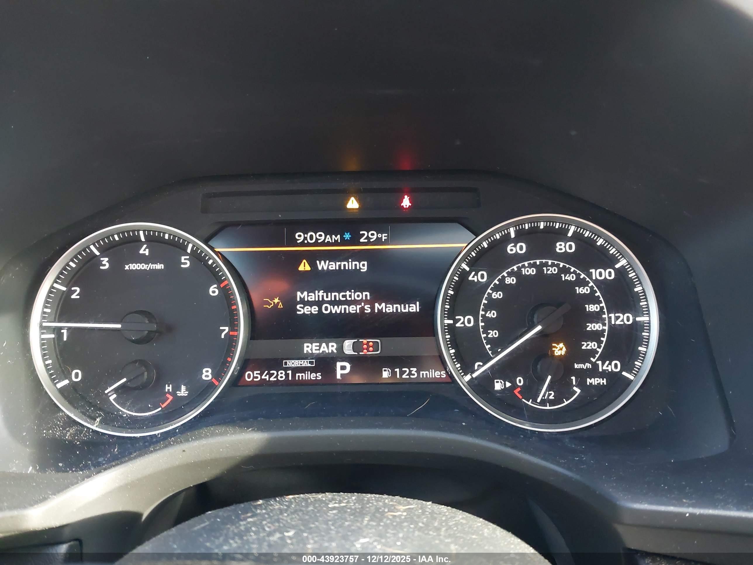 MITSUBISHI OUTLANDER image 7