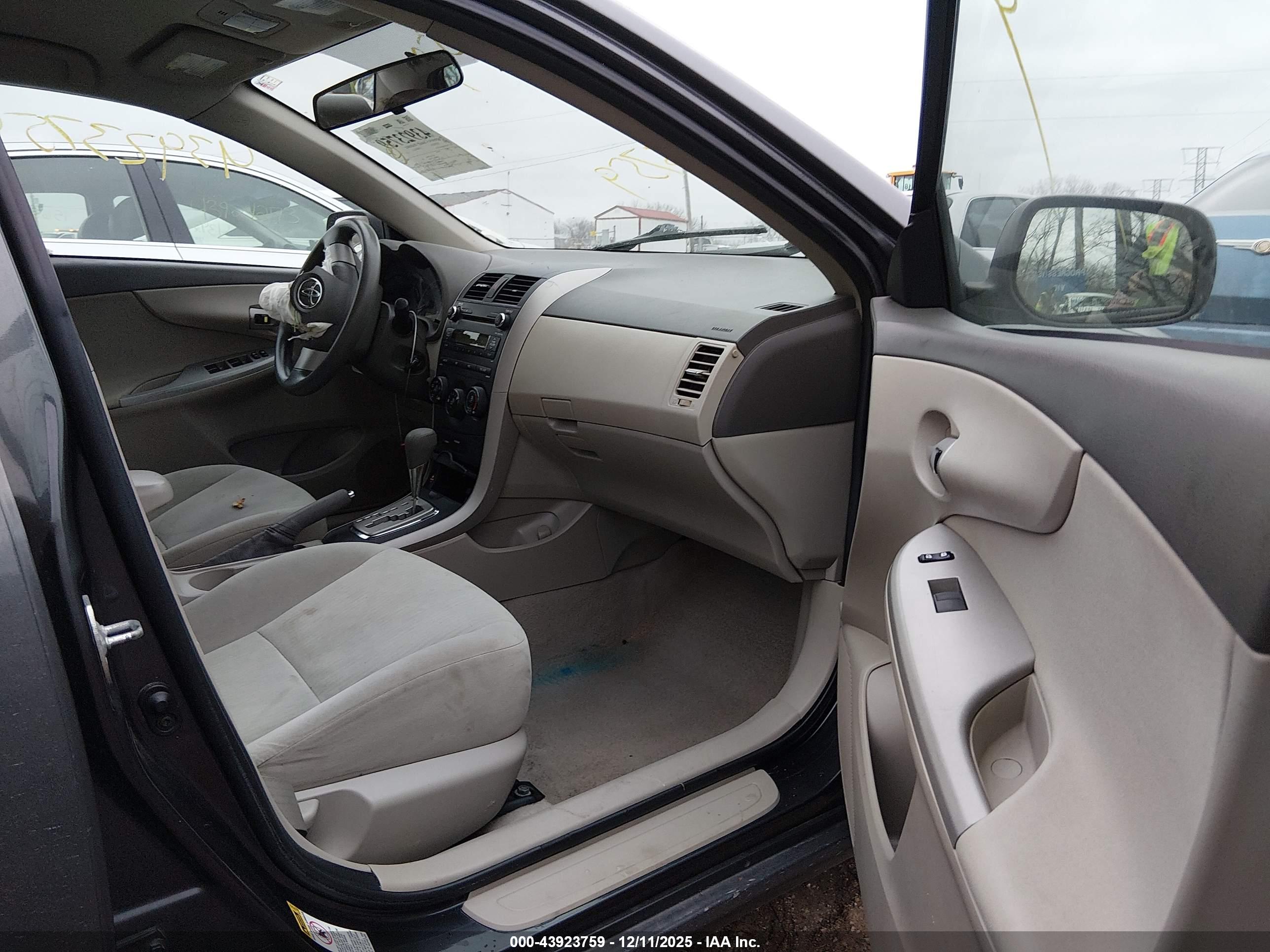 TOYOTA COROLLA image 5