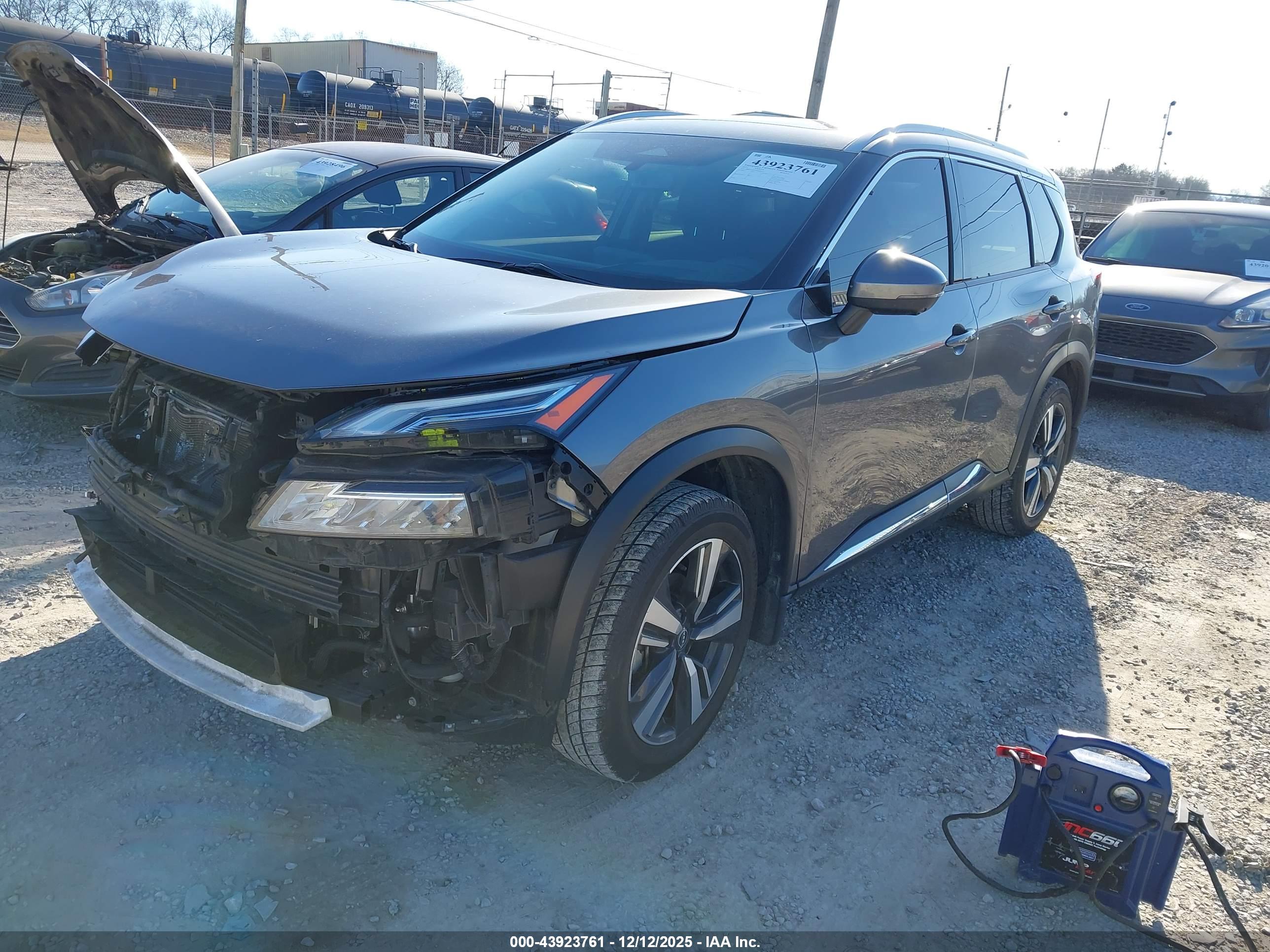 NISSAN ROGUE image 2