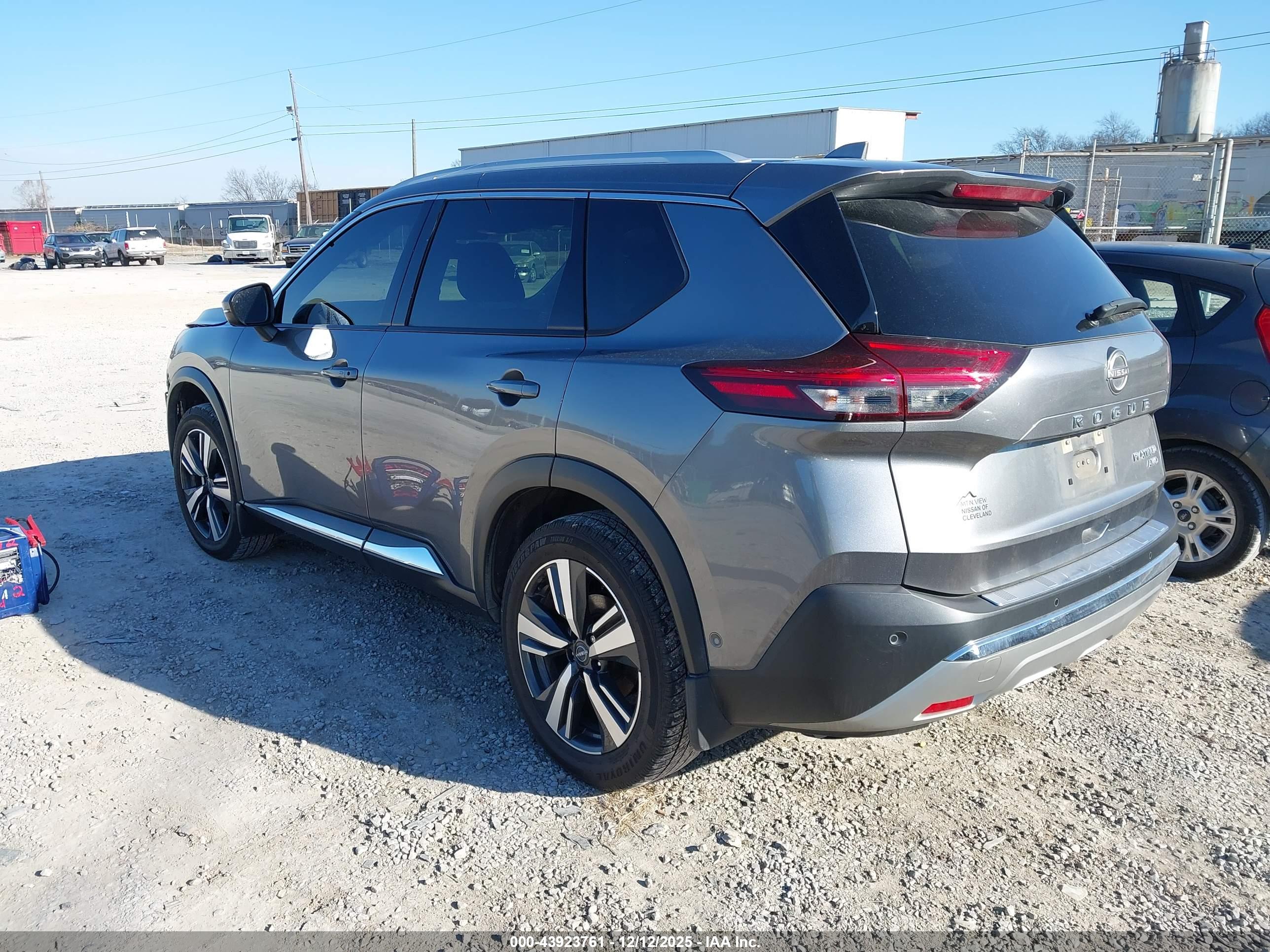 NISSAN ROGUE image 3