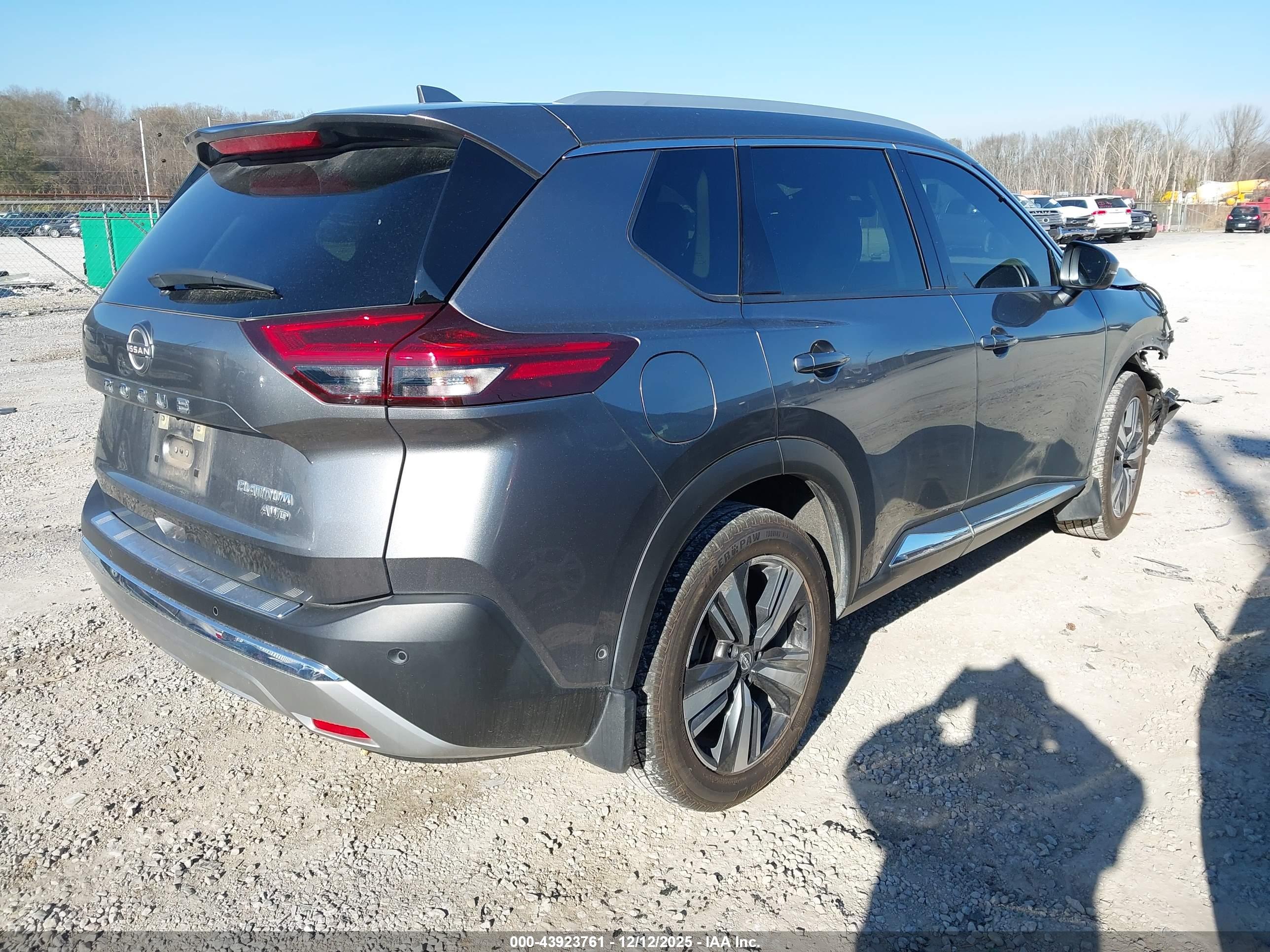 NISSAN ROGUE image 4