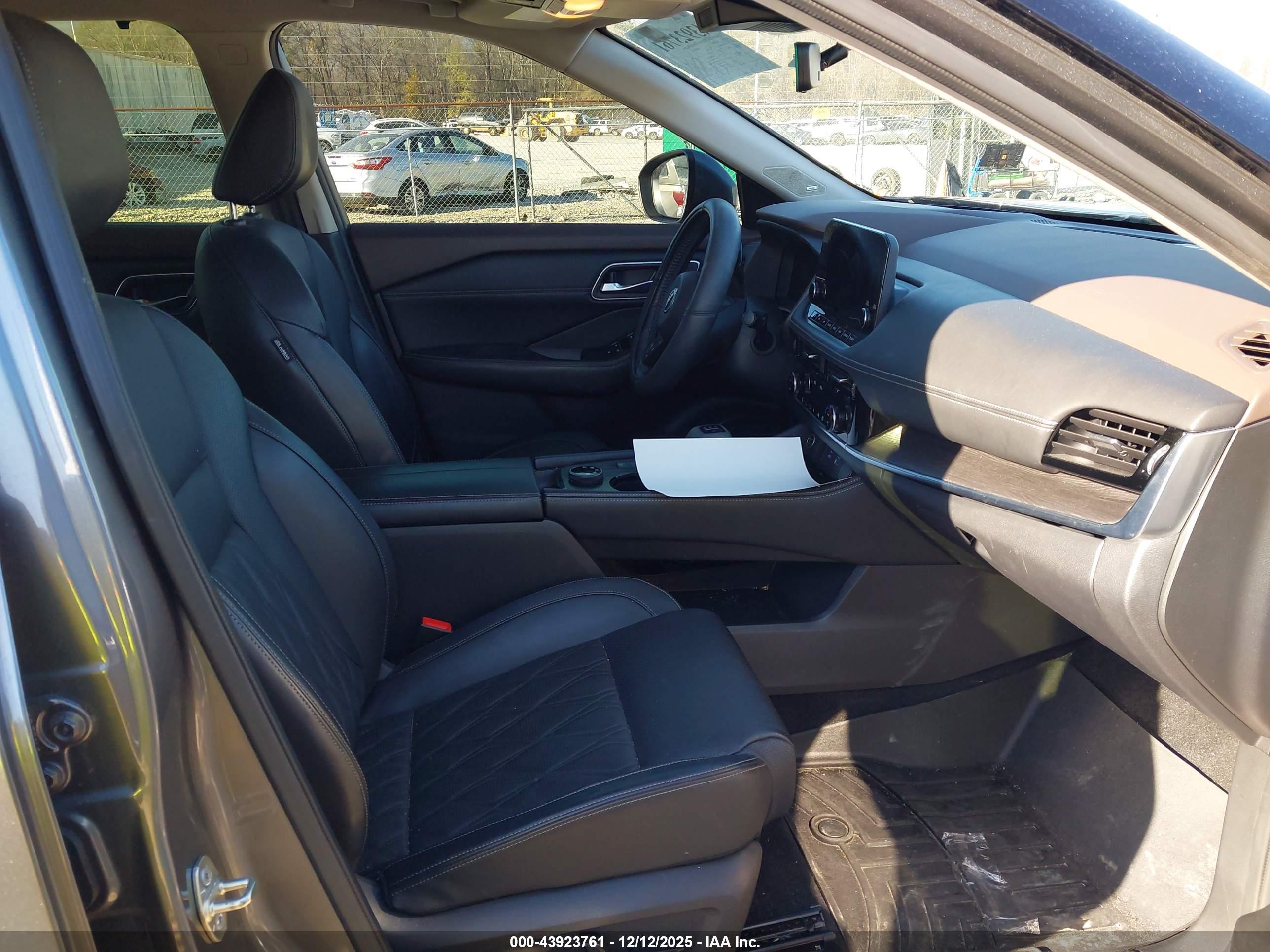 NISSAN ROGUE image 5