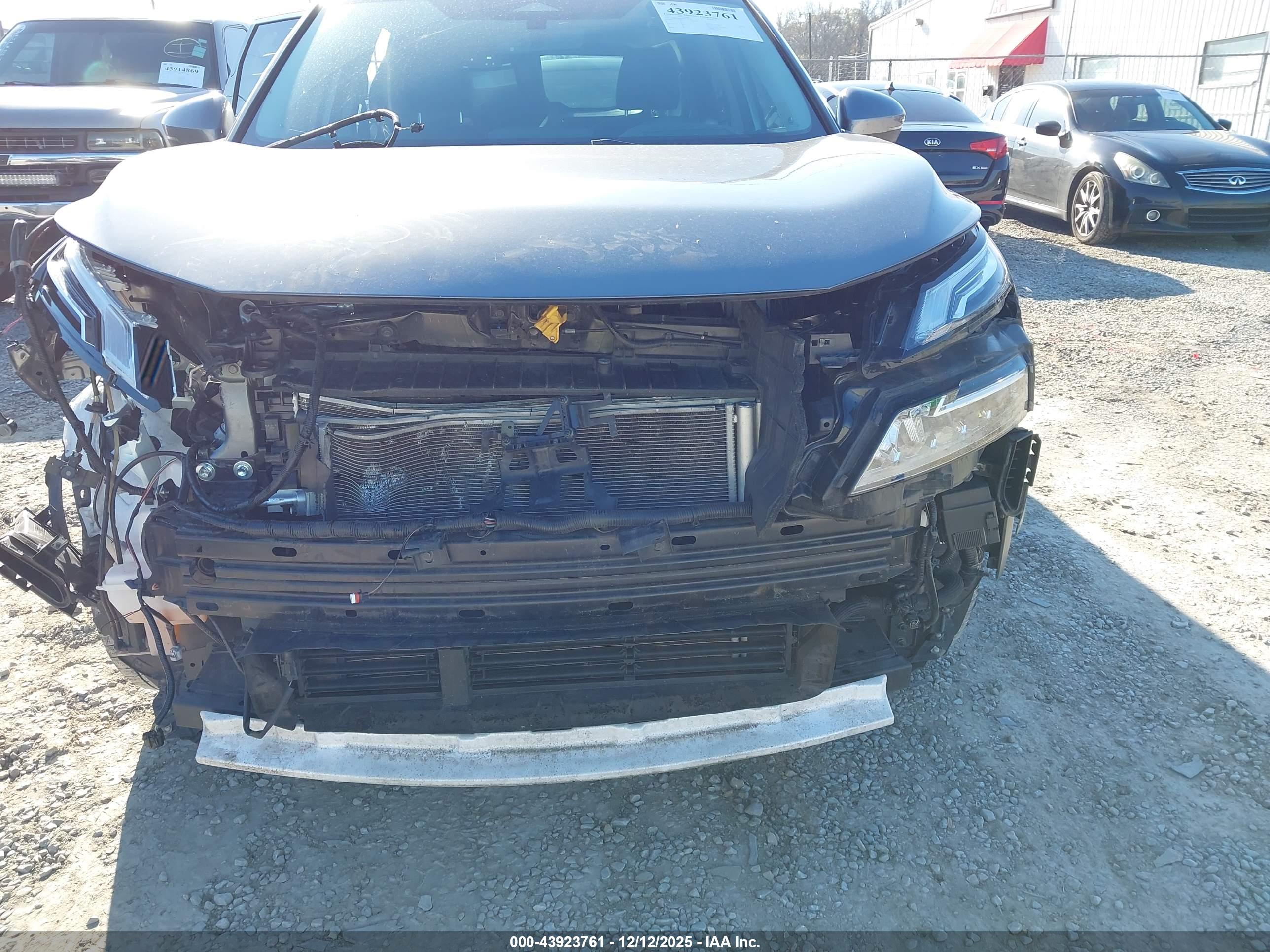 NISSAN ROGUE image 6