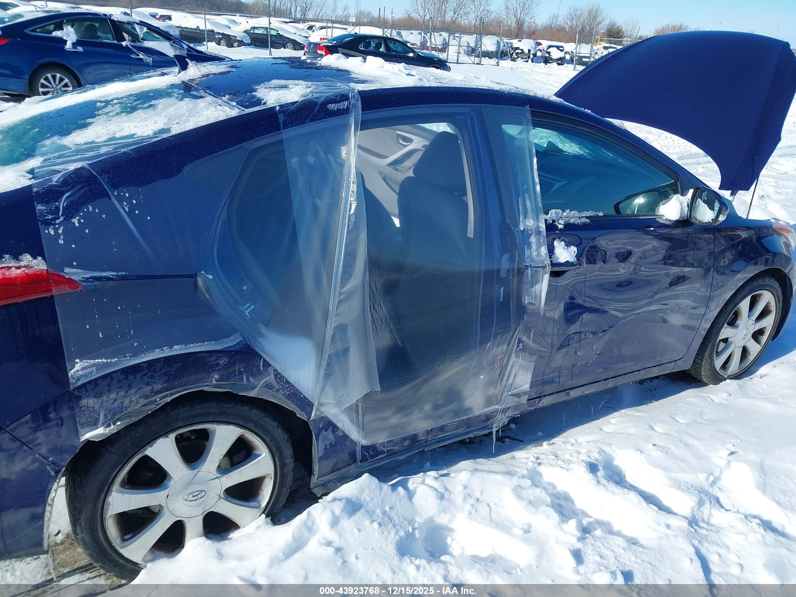 HYUNDAI ELANTRA image 6