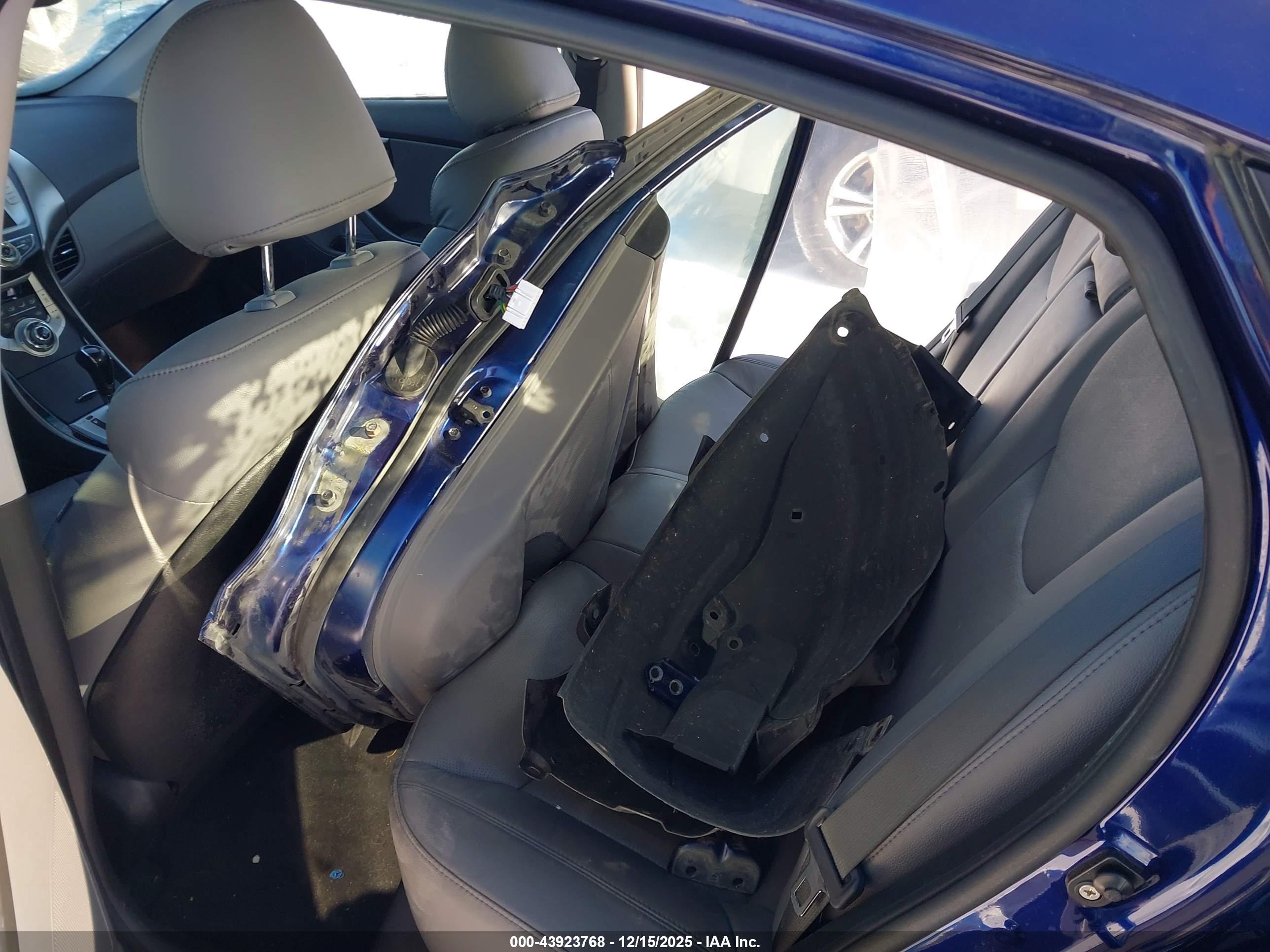 HYUNDAI ELANTRA image 8