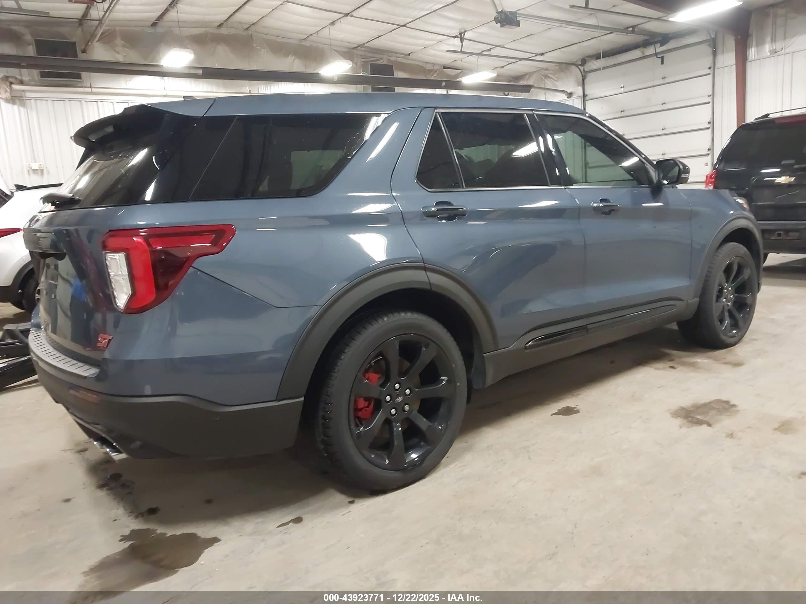 FORD EXPLORER image 4