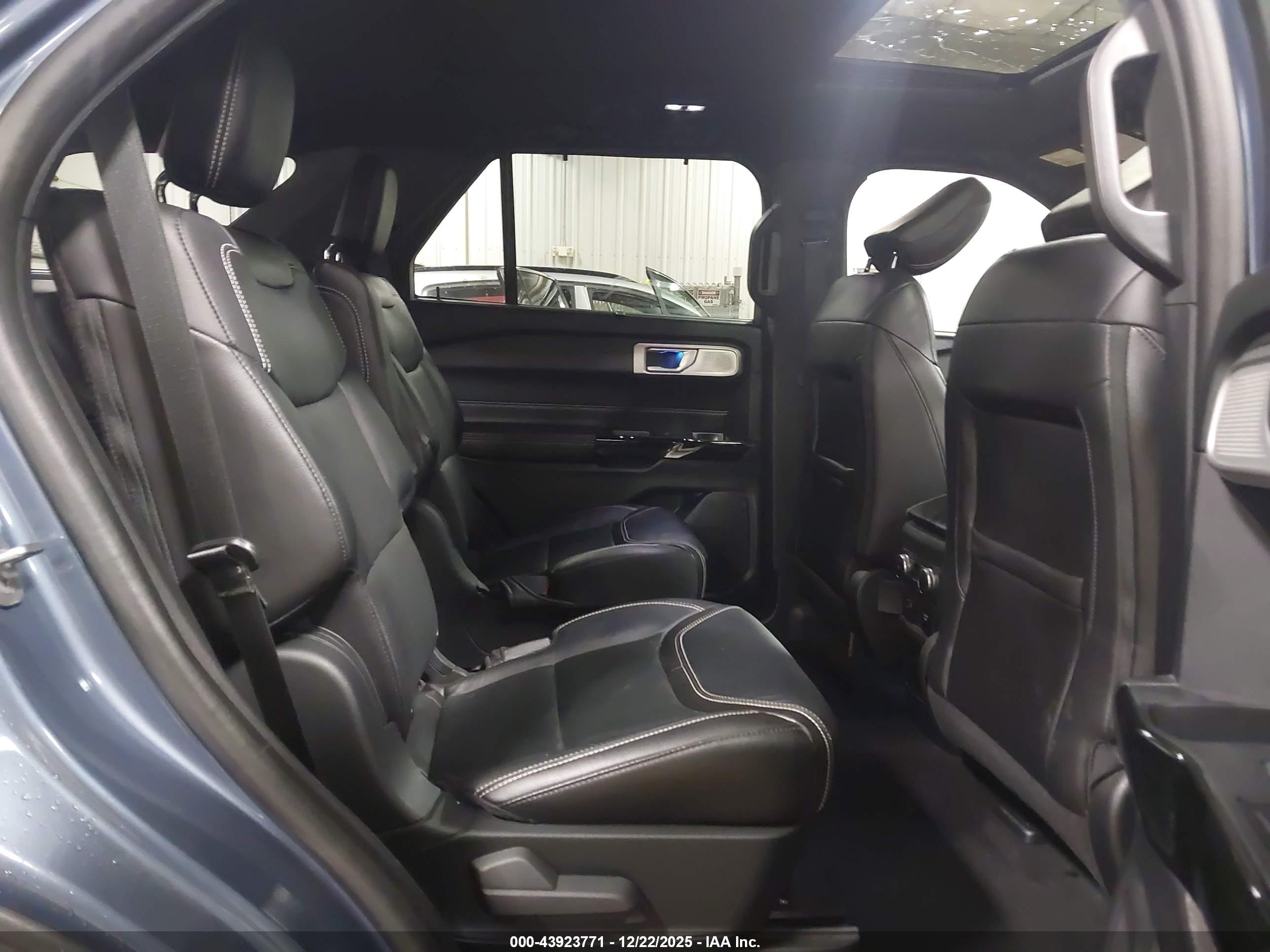 FORD EXPLORER image 8
