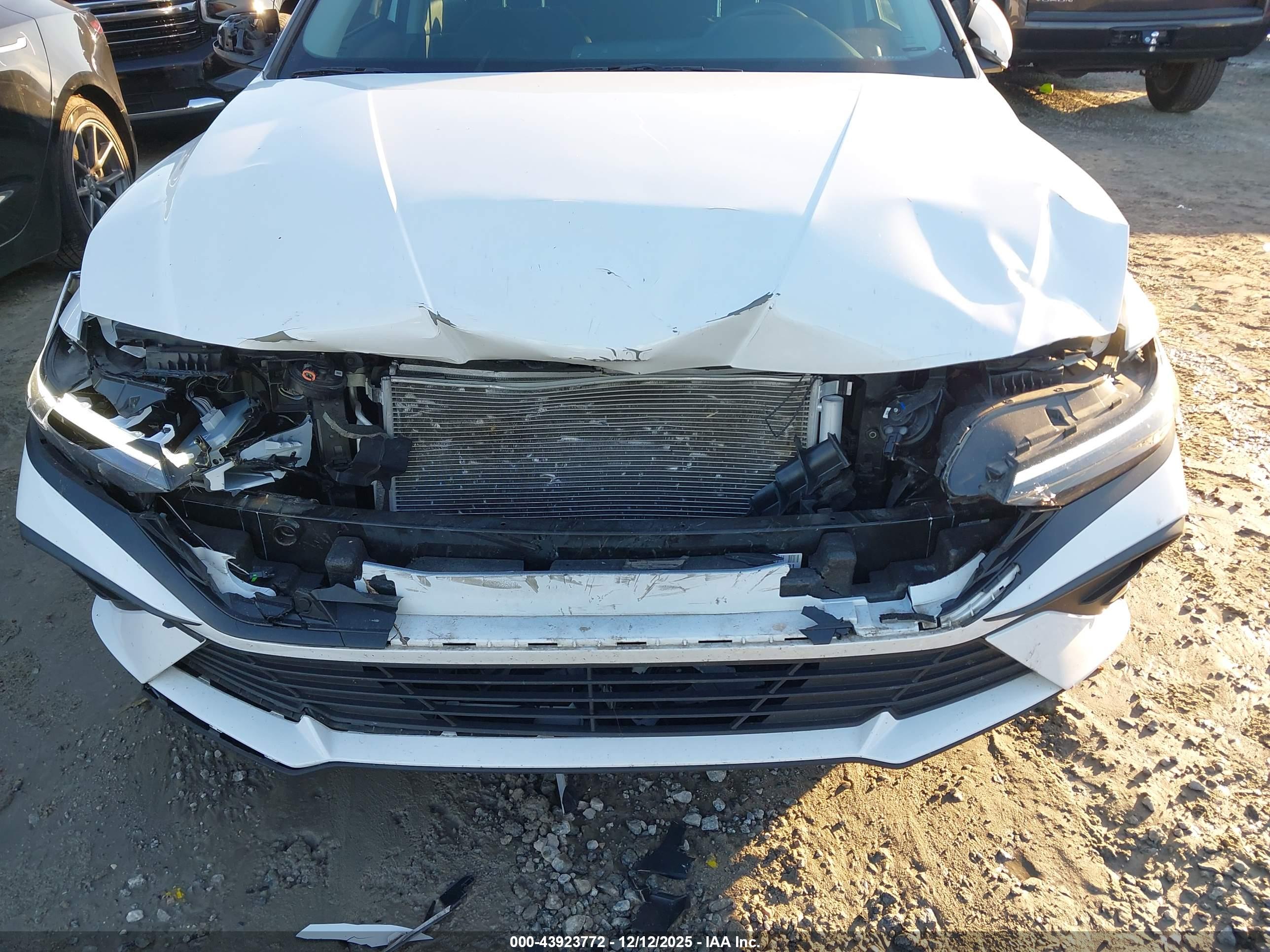 HYUNDAI ELANTRA image 6