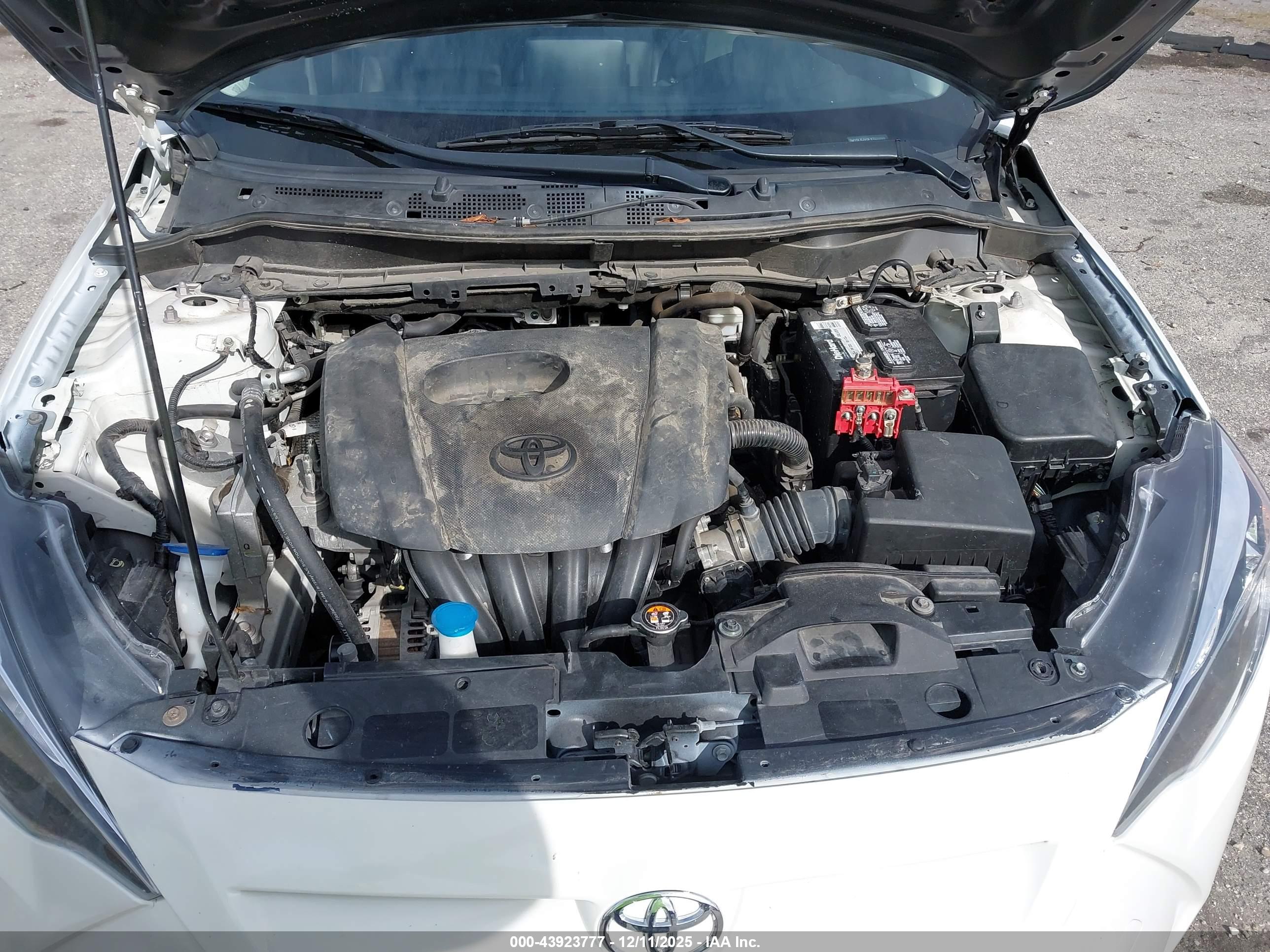 TOYOTA YARIS image 10