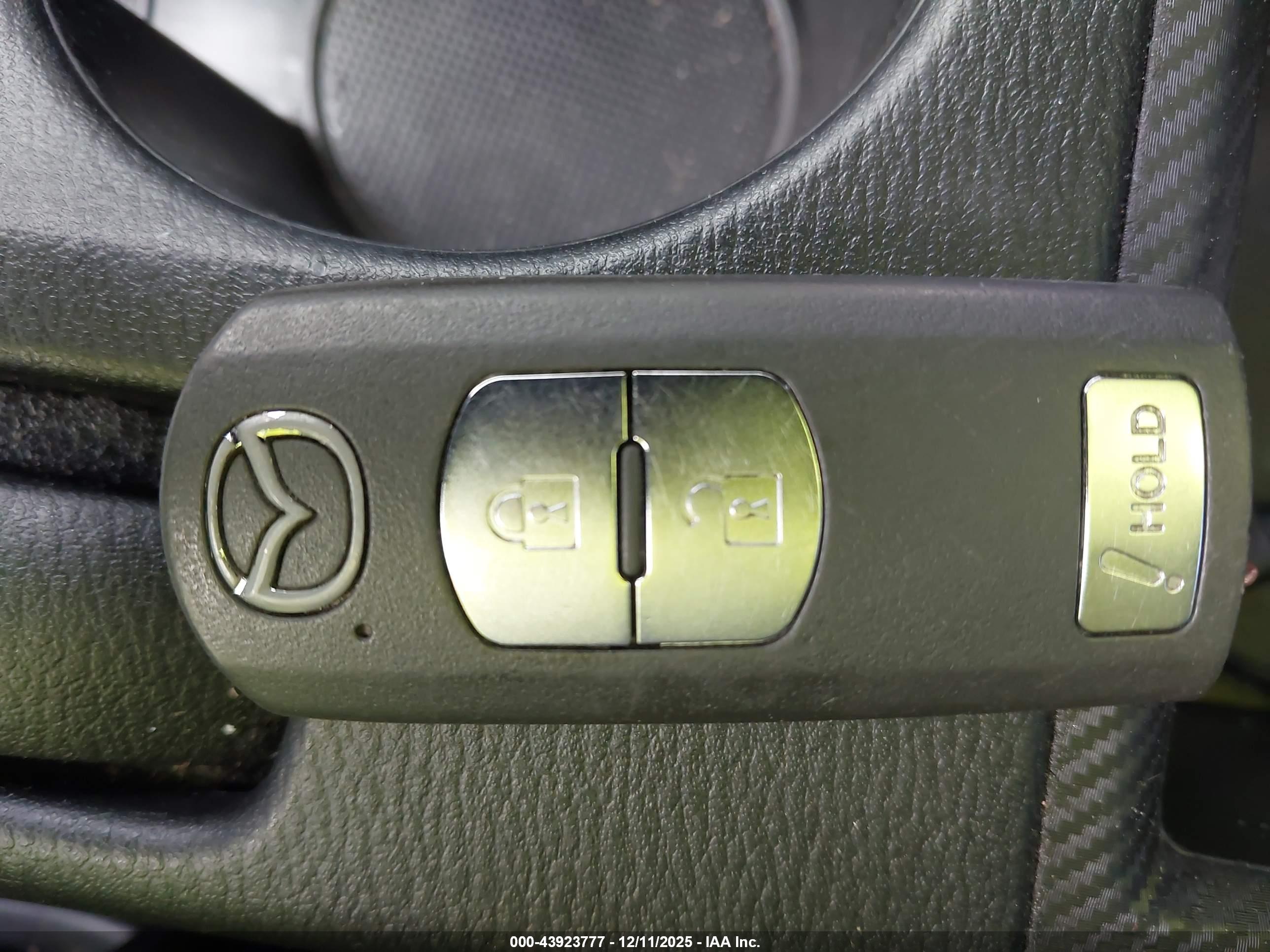 TOYOTA YARIS image 11