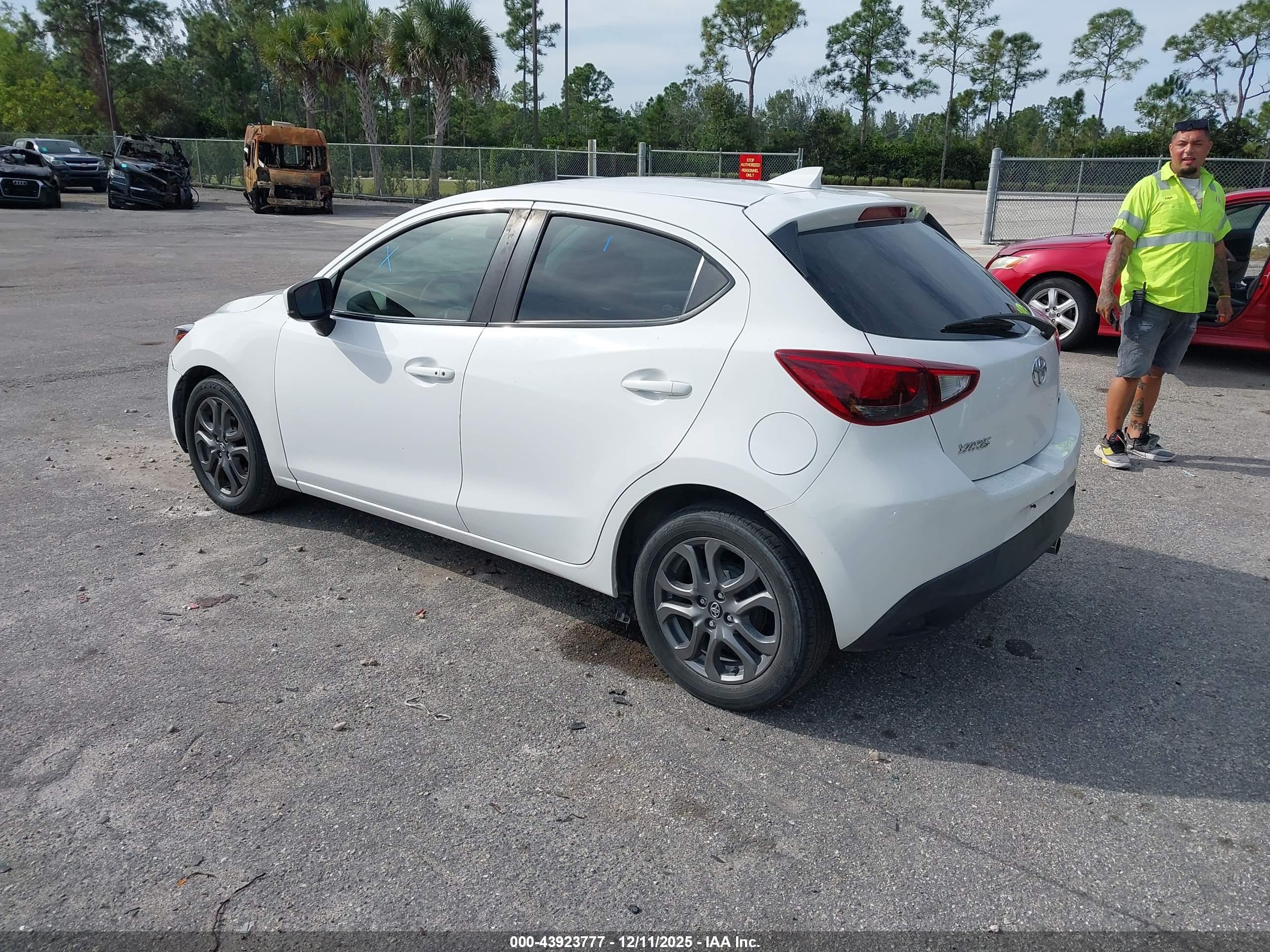 TOYOTA YARIS image 3