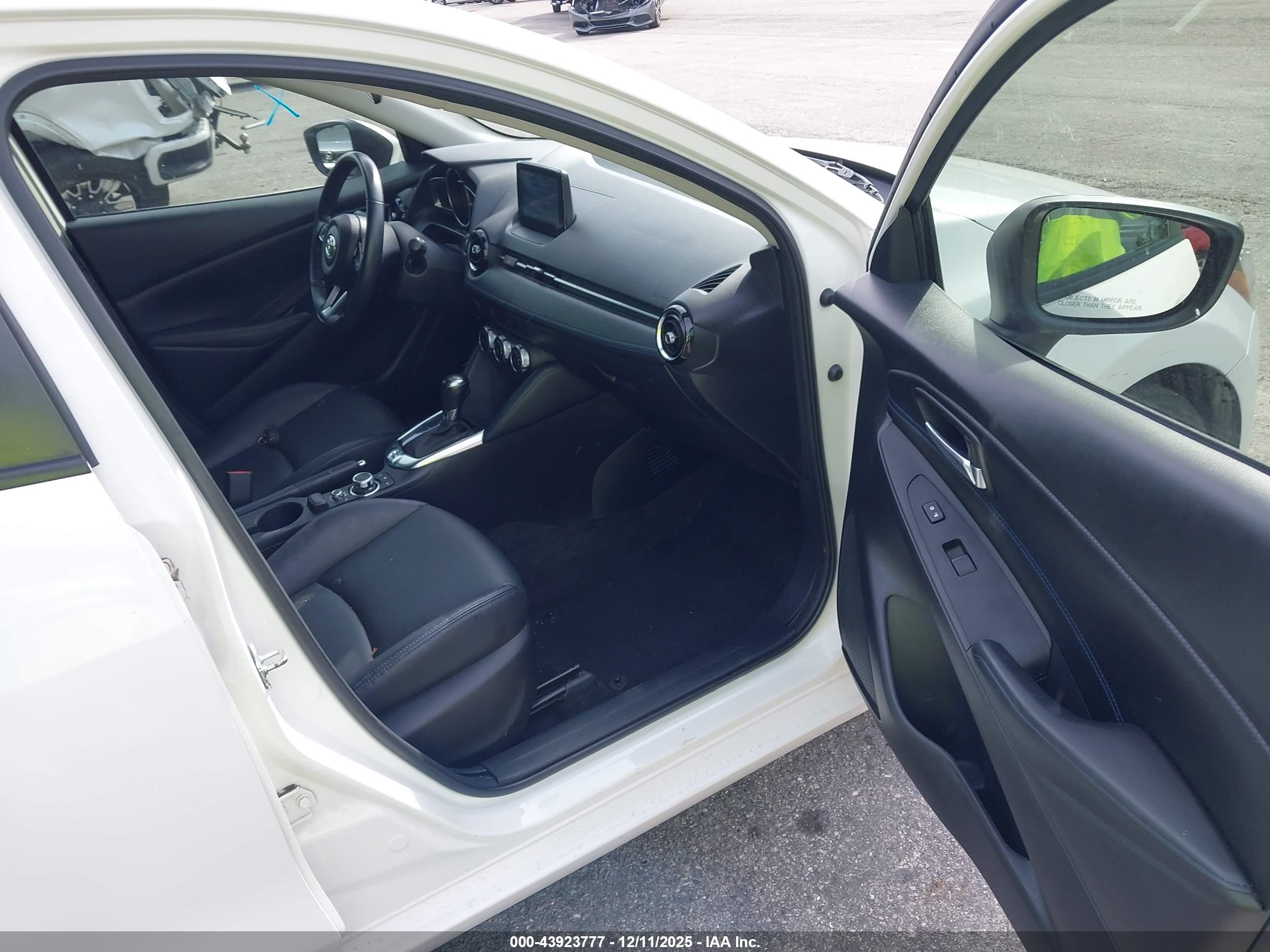 TOYOTA YARIS image 5