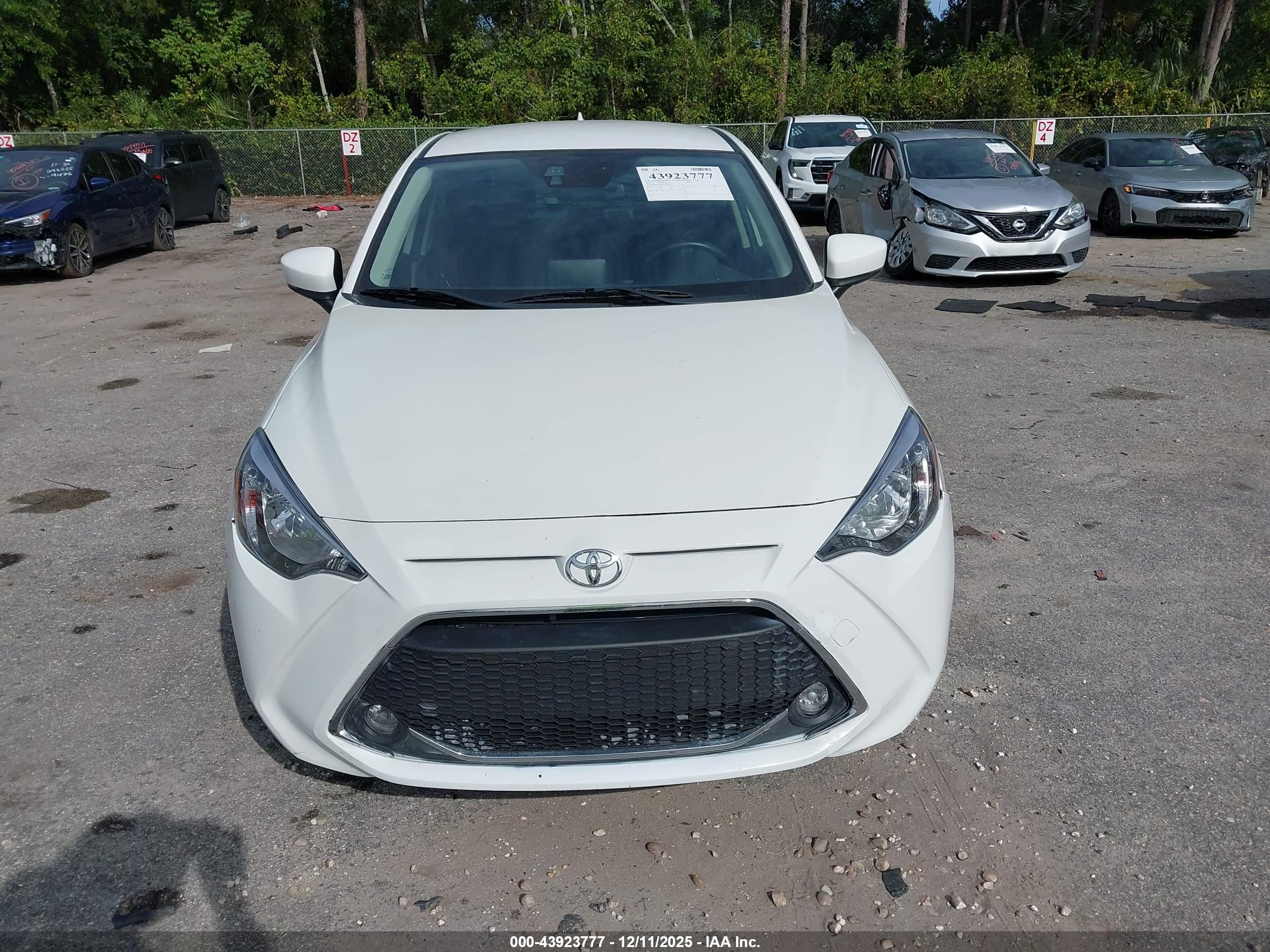 TOYOTA YARIS image 6