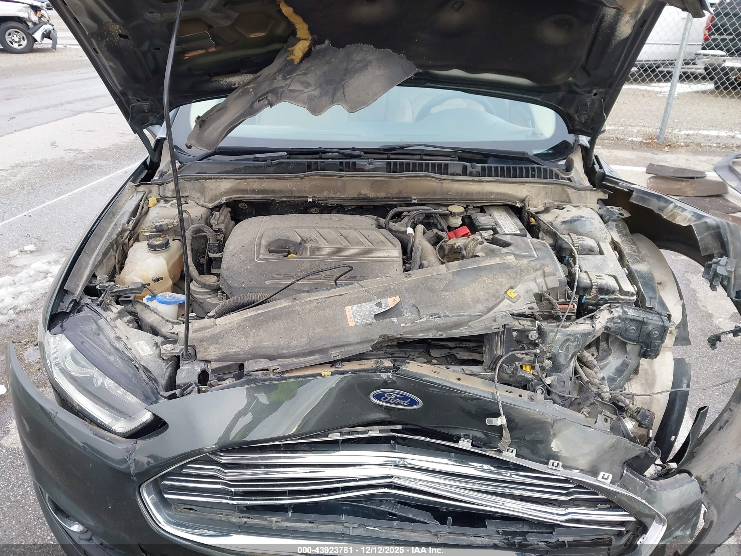 FORD FUSION image 10