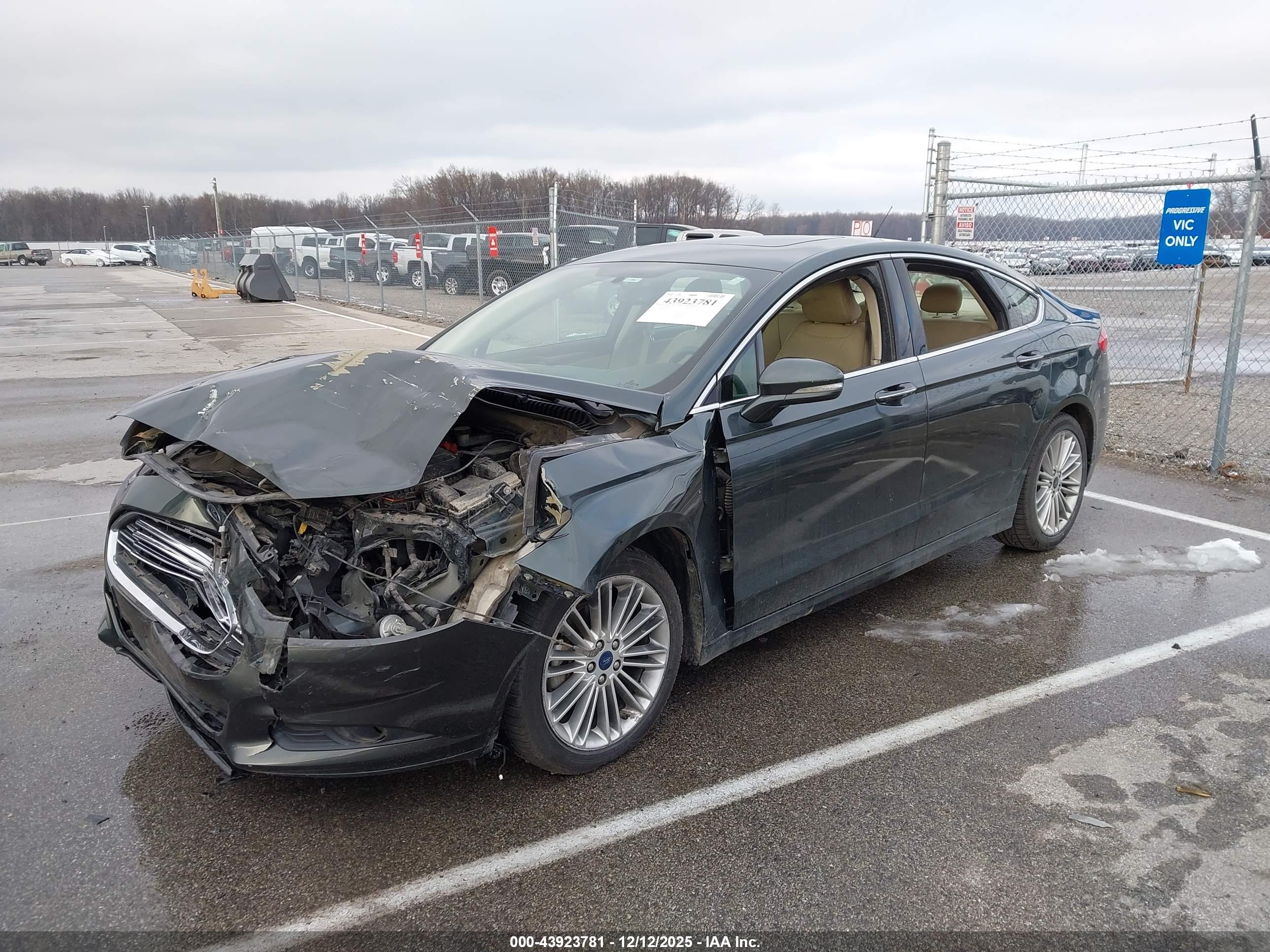 FORD FUSION image 2
