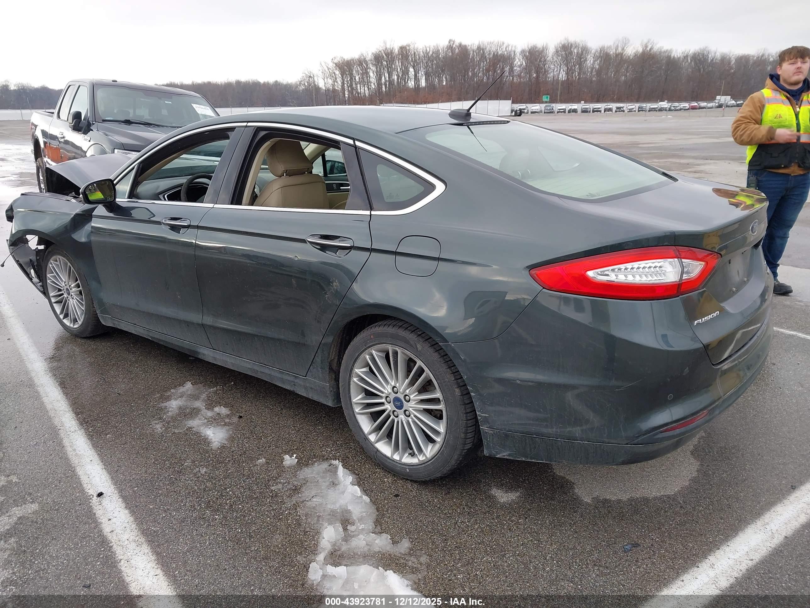FORD FUSION image 3
