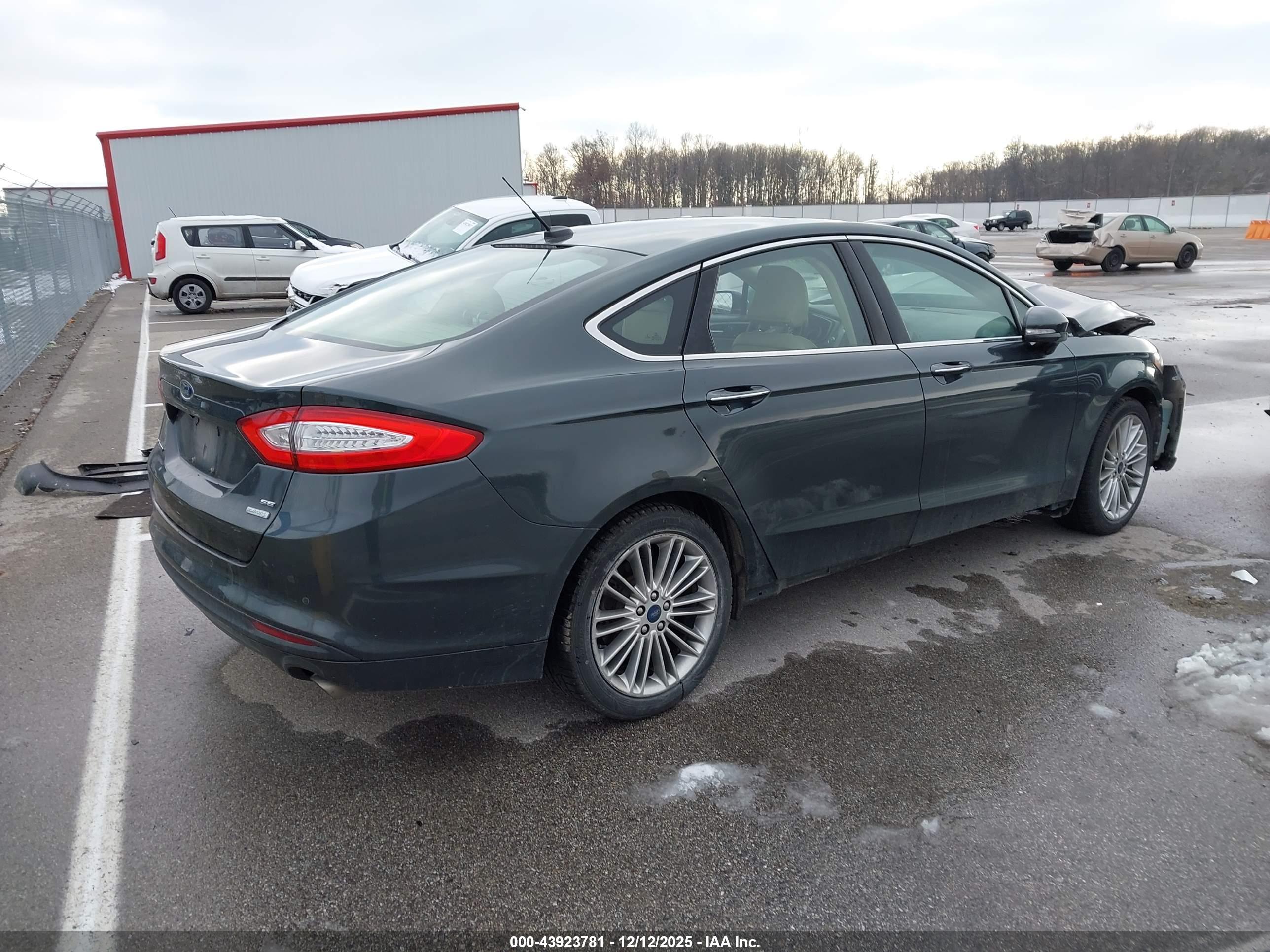 FORD FUSION image 4