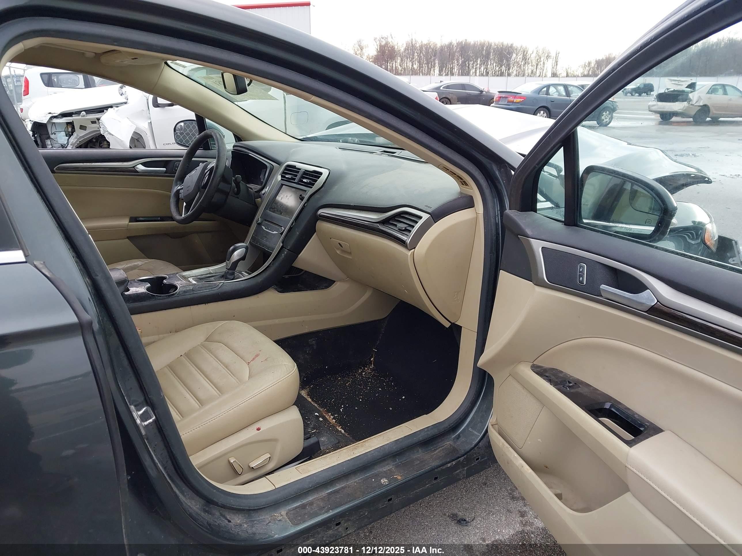 FORD FUSION image 5