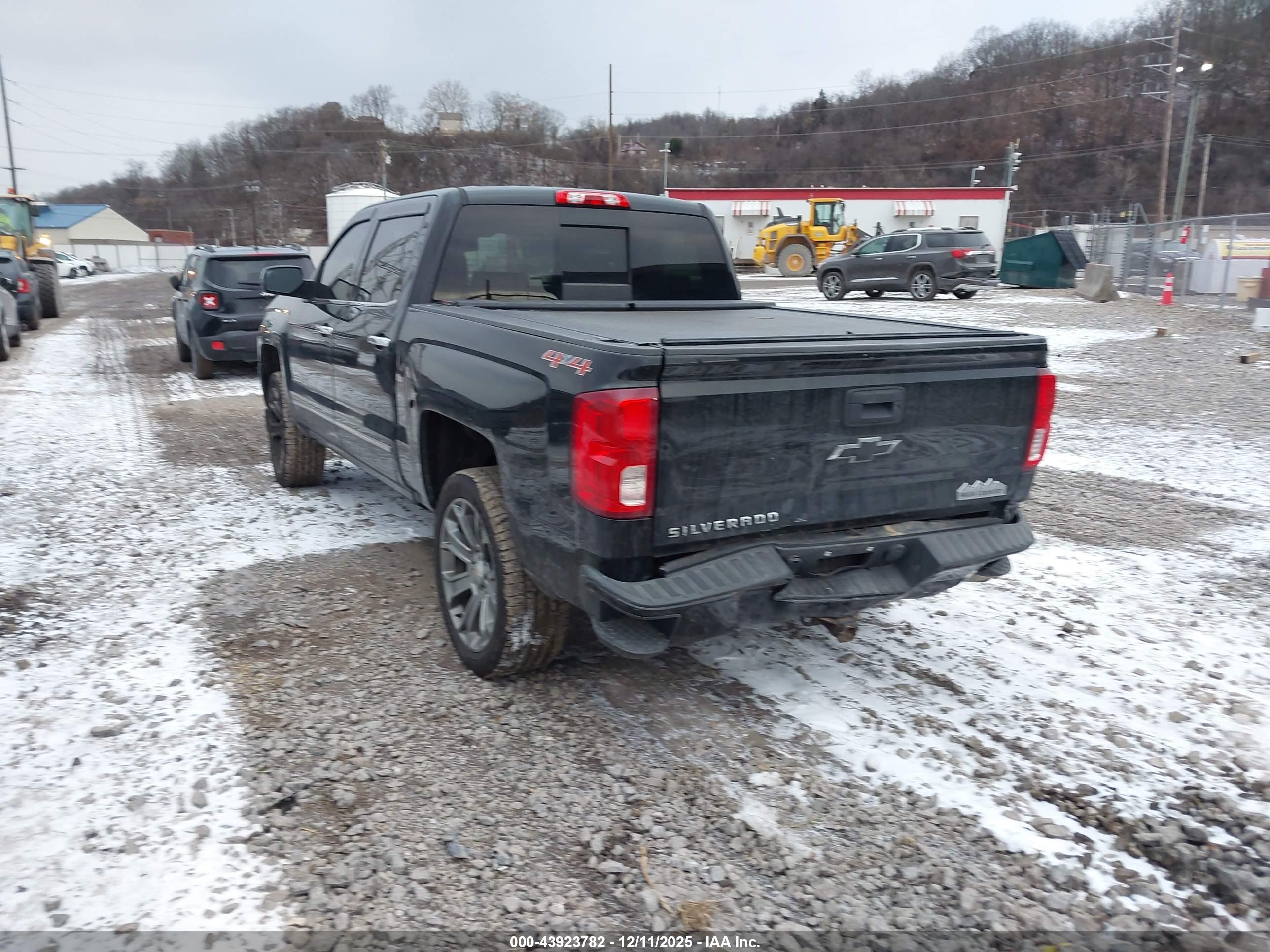 CHEVROLET SILVERADO image 3