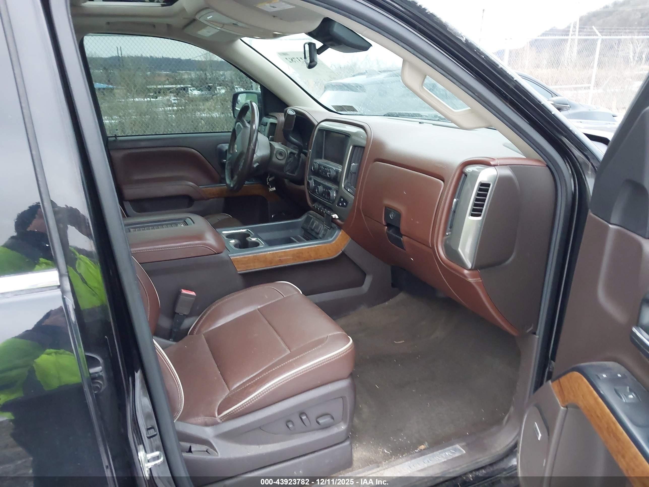 CHEVROLET SILVERADO image 5