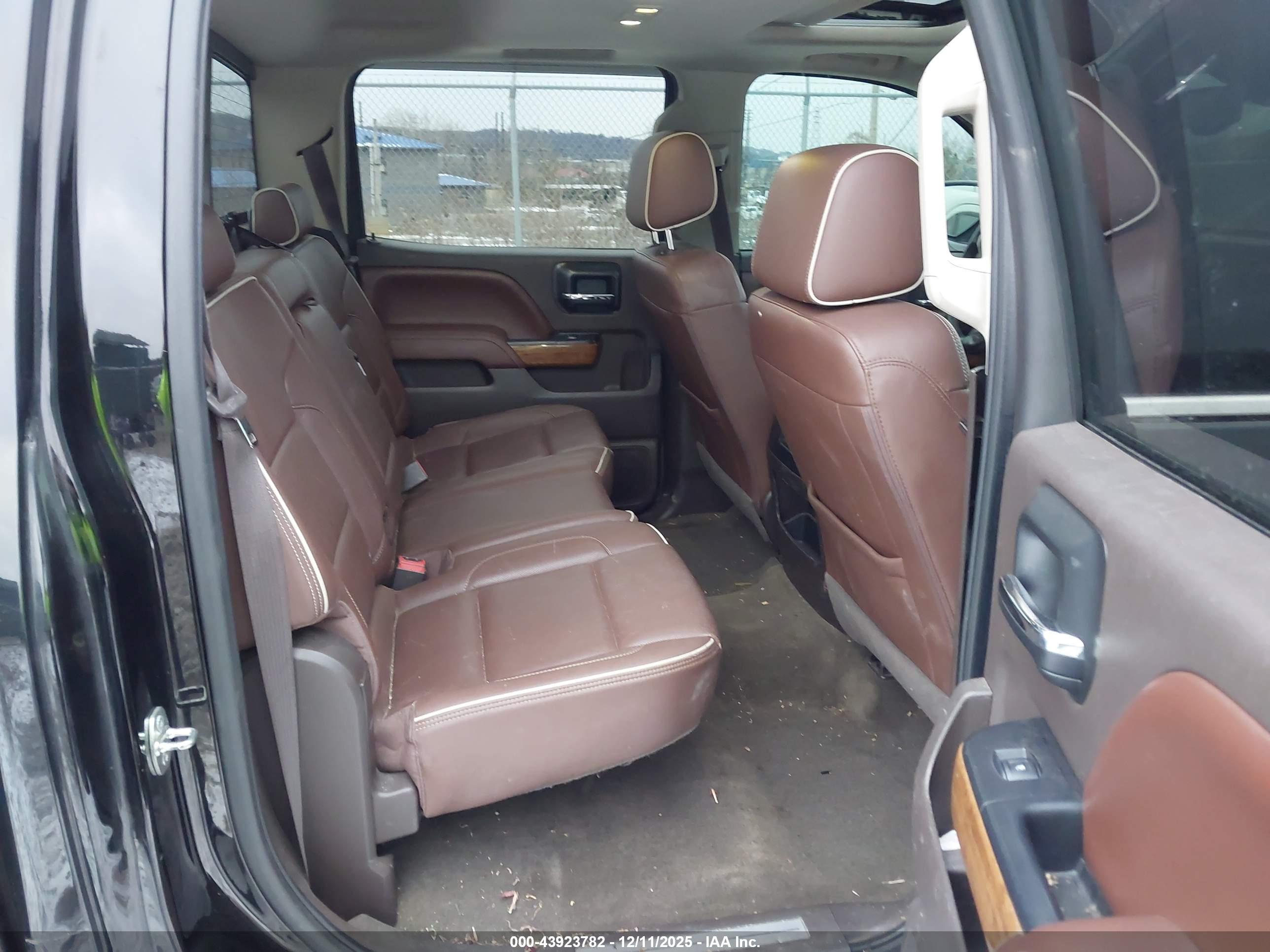CHEVROLET SILVERADO image 8