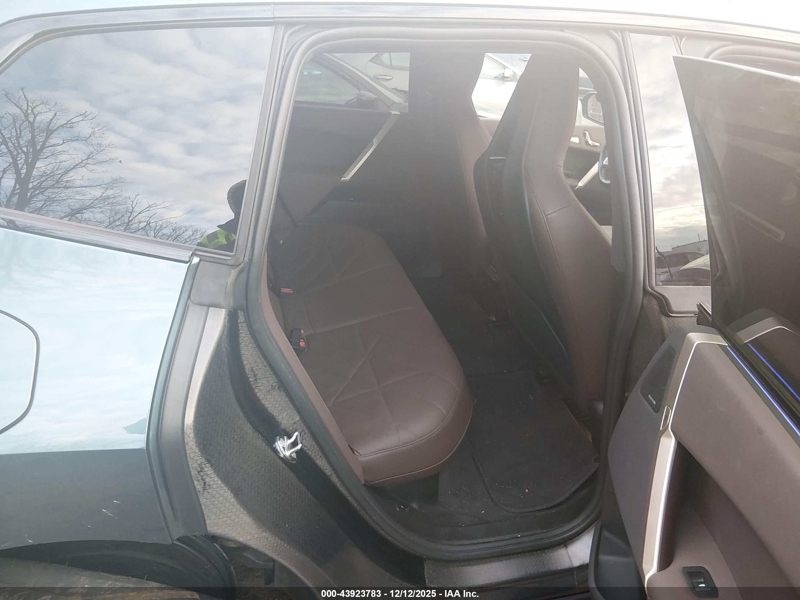 BMW IX image 8