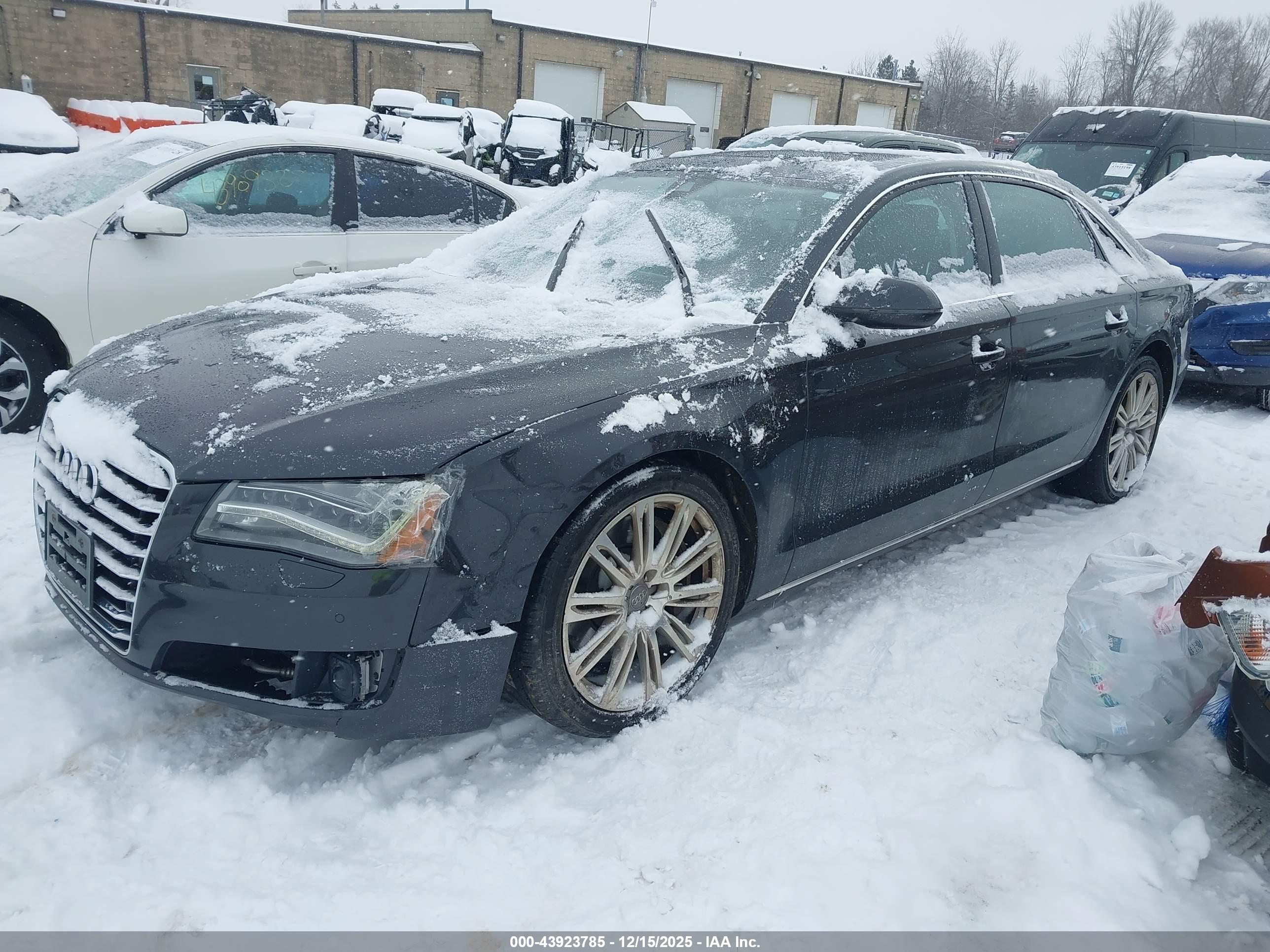 AUDI A8 image 2