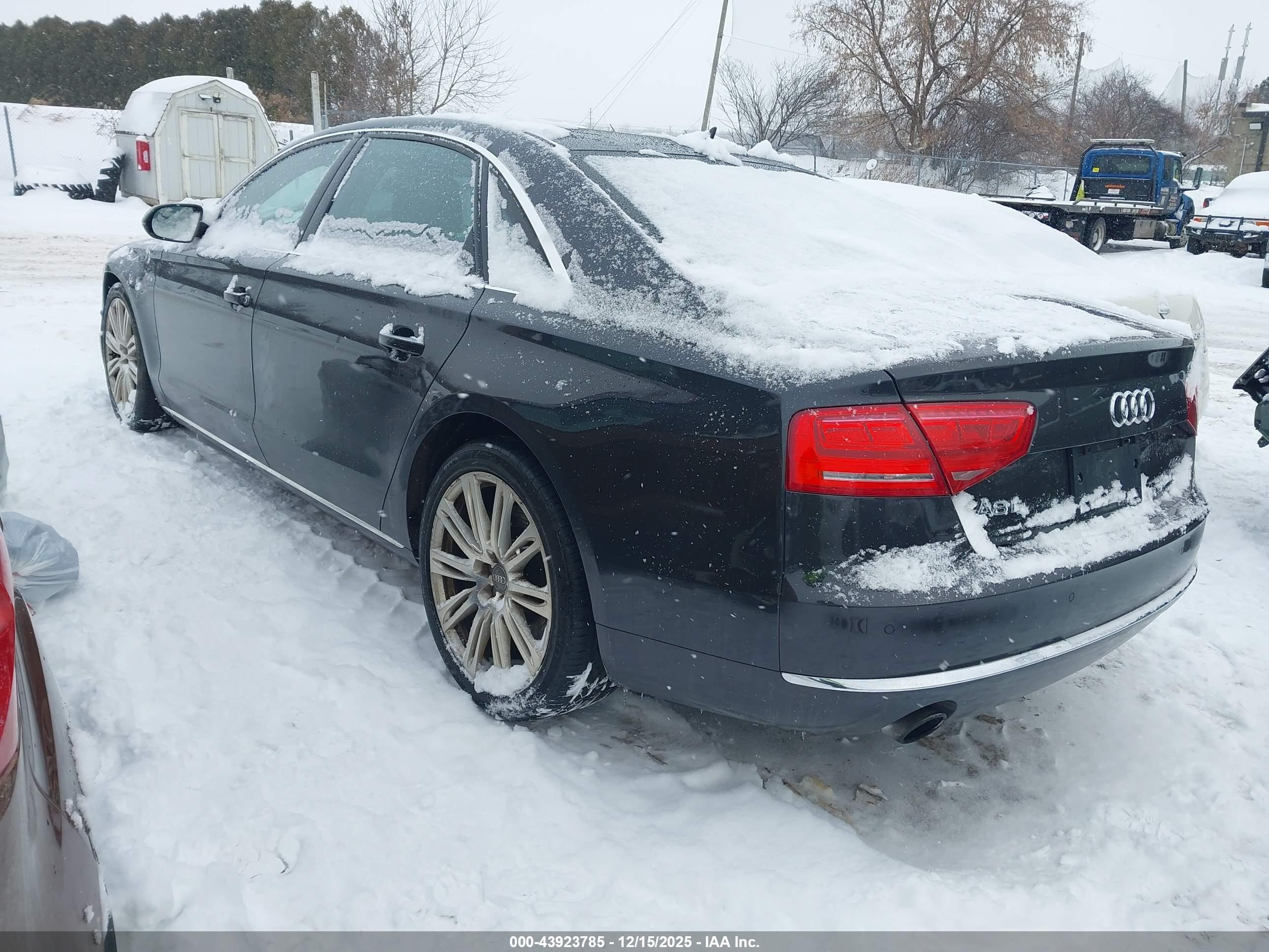 AUDI A8 image 3
