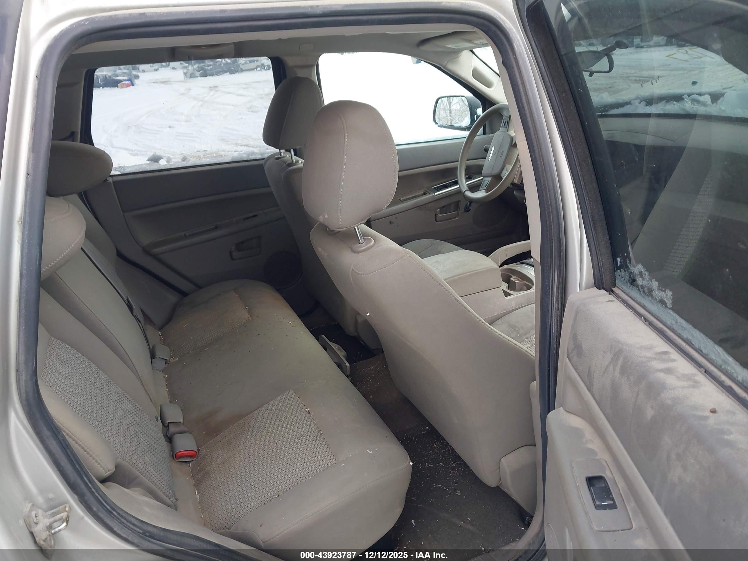JEEP GRAND image 8