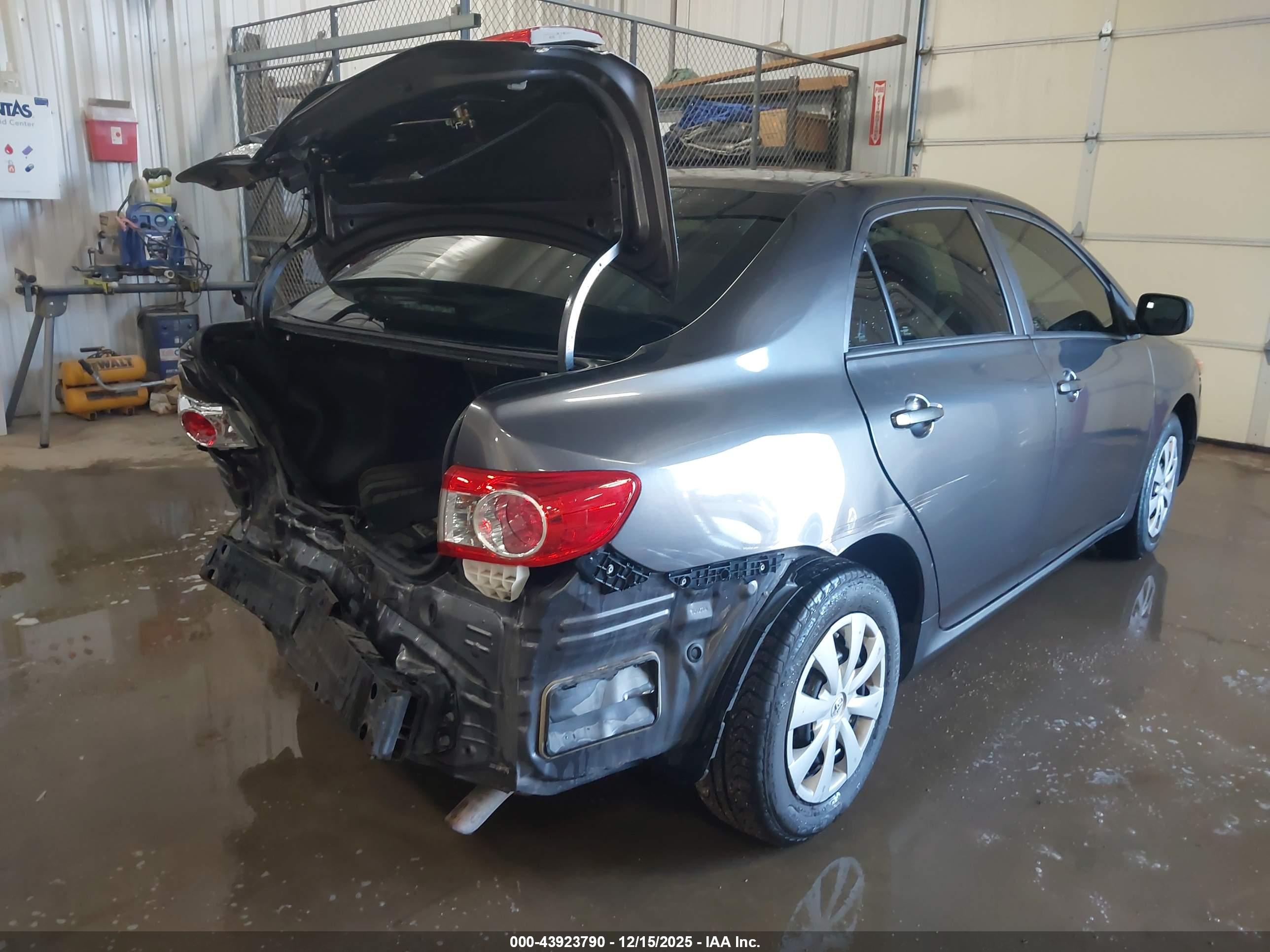 TOYOTA COROLLA image 4