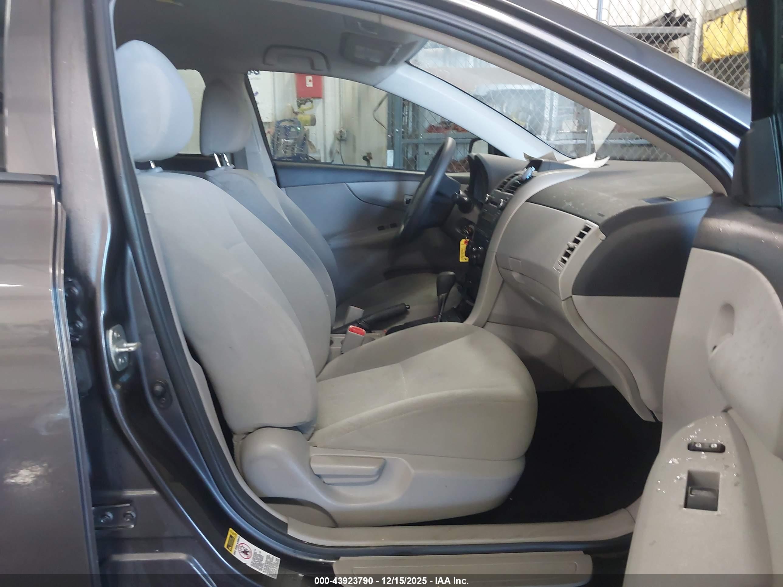 TOYOTA COROLLA image 5