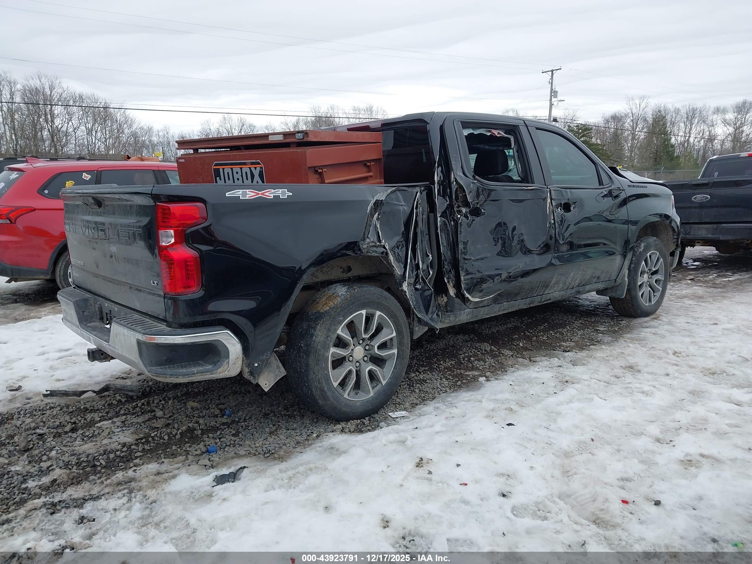 CHEVROLET SILVERADO image 4