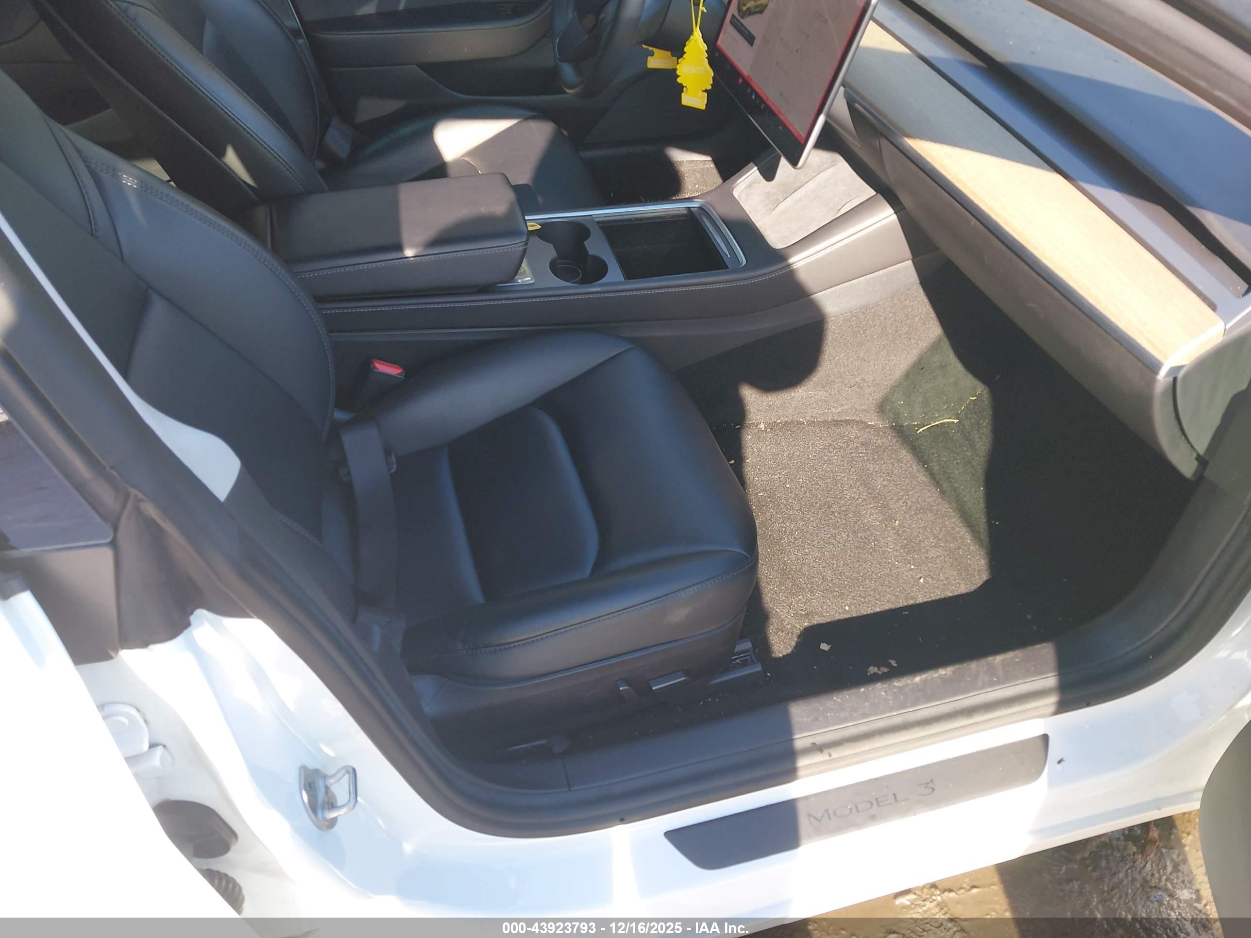 TESLA MODEL image 5
