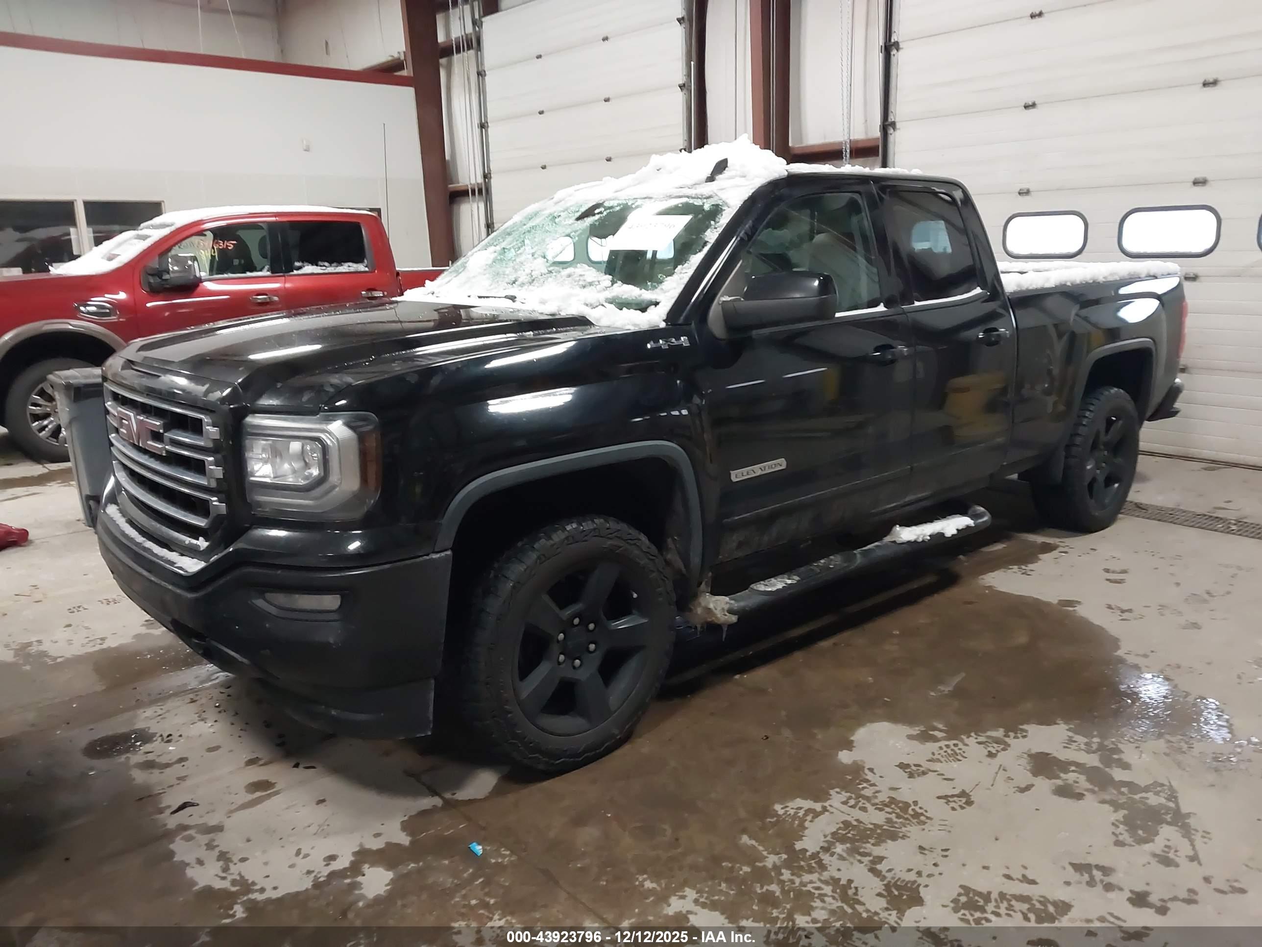 GMC SIERRA image 2