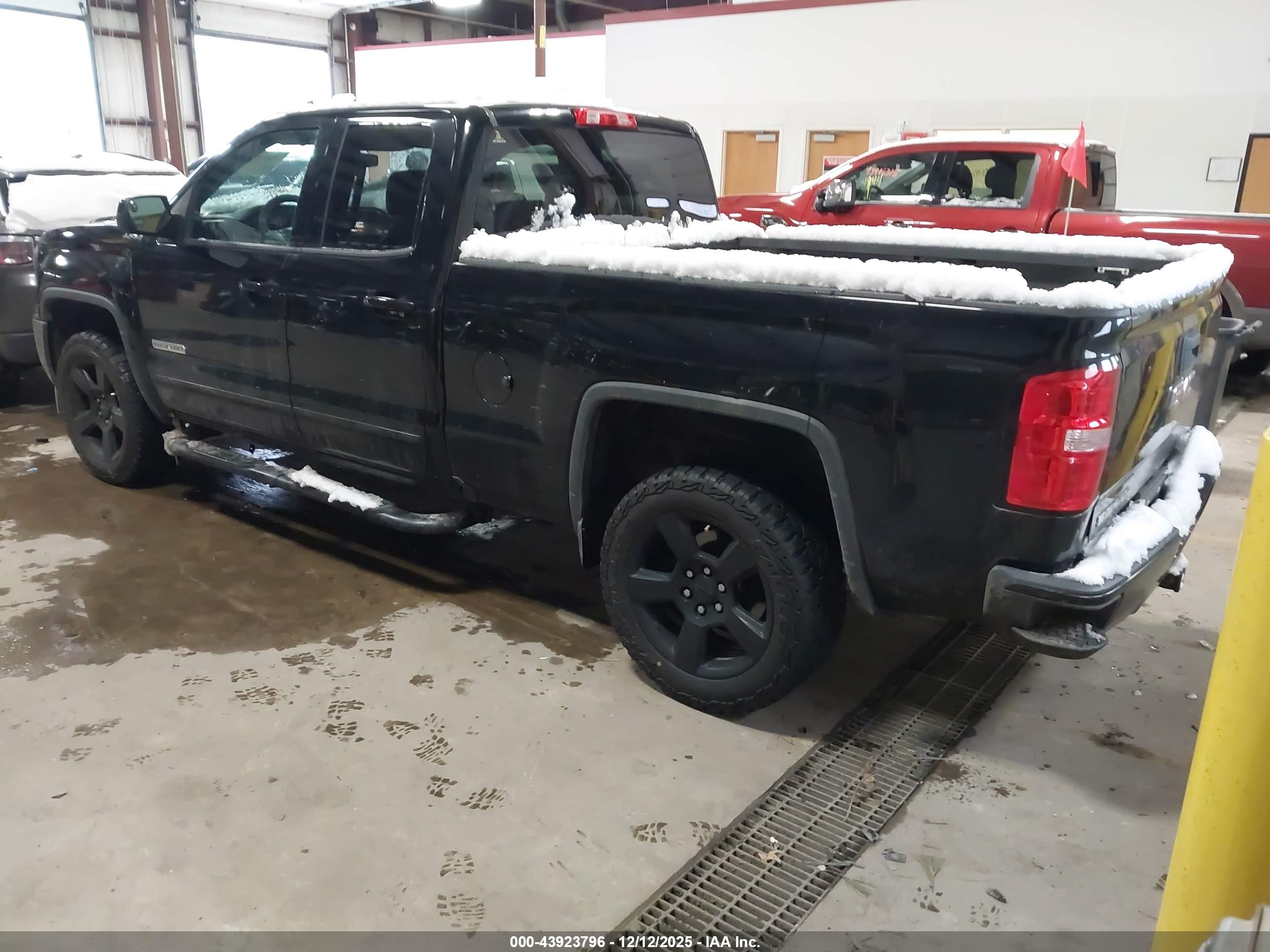 GMC SIERRA image 3