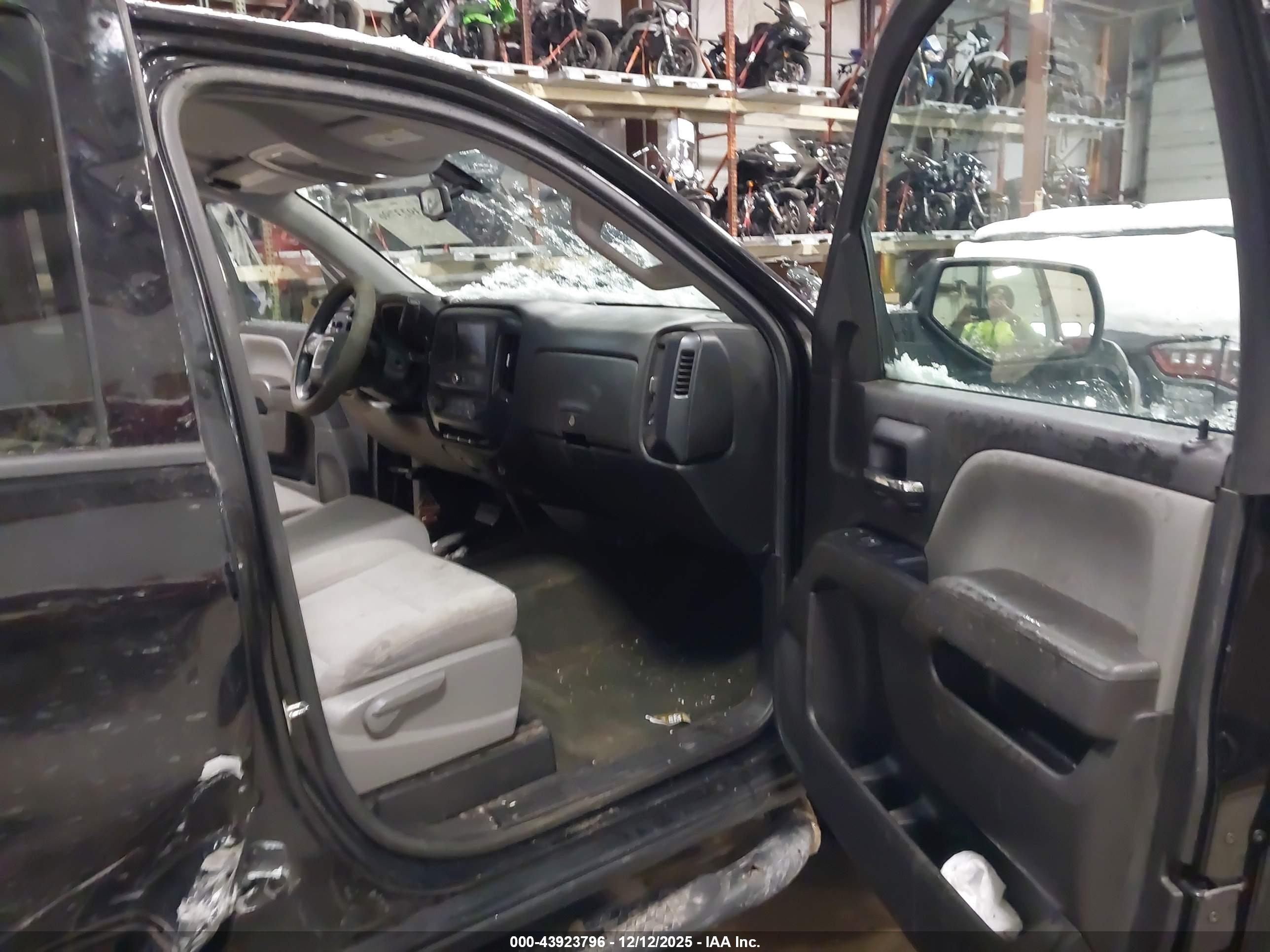 GMC SIERRA image 5
