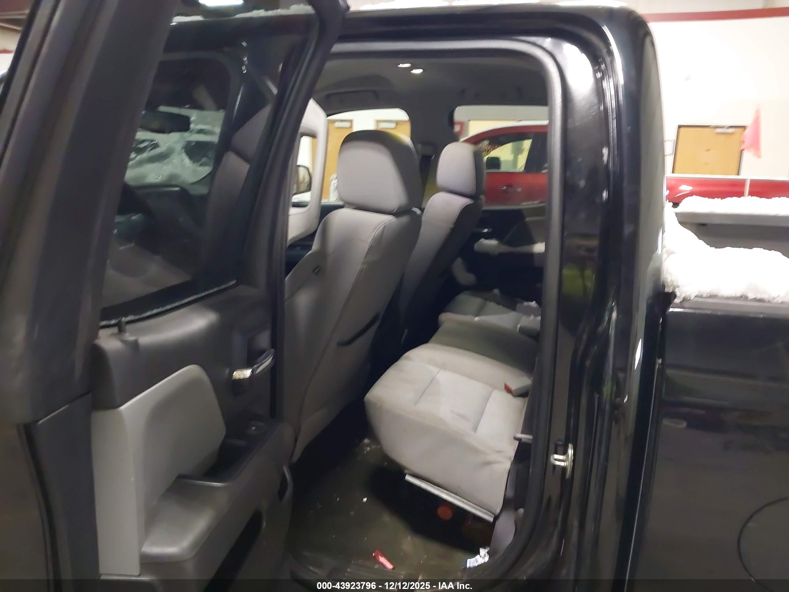 GMC SIERRA image 8