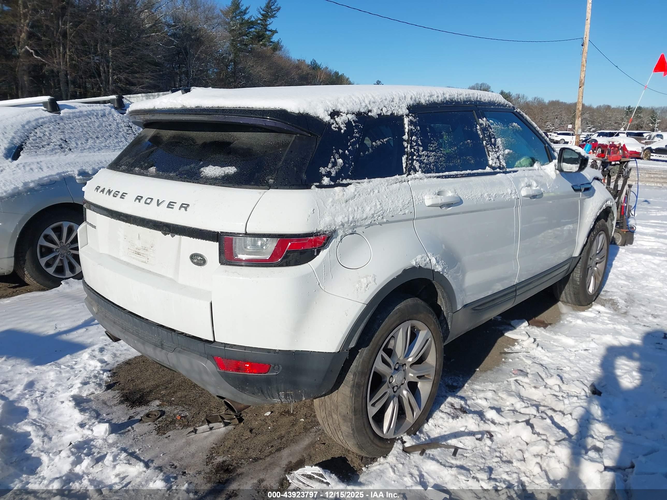 LAND ROVER image 4