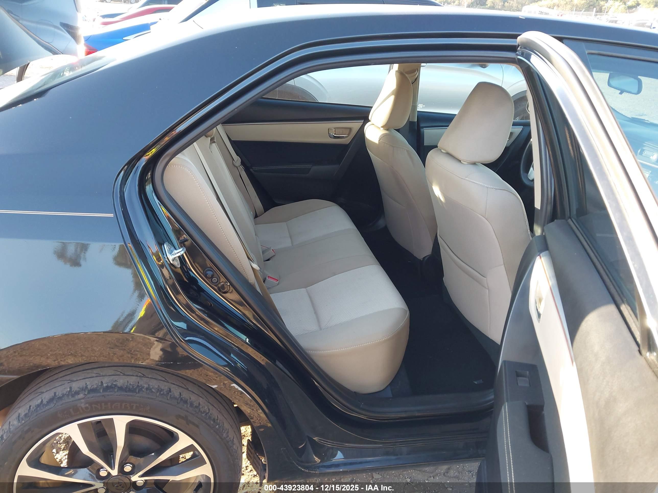 TOYOTA COROLLA image 8