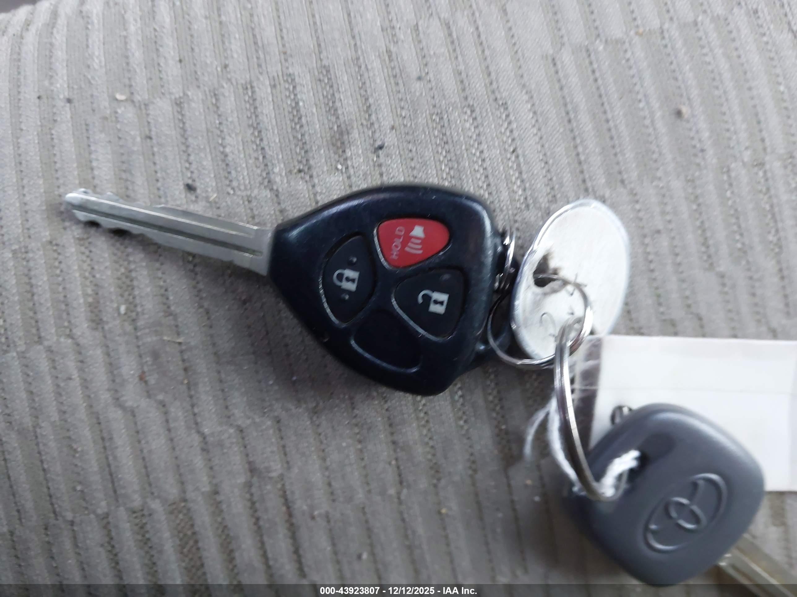 TOYOTA RAV4 image 11