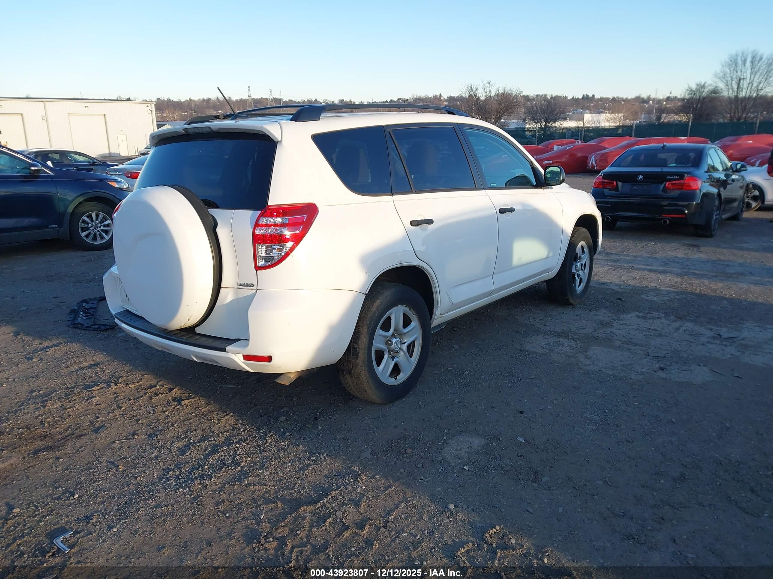 TOYOTA RAV4 image 4