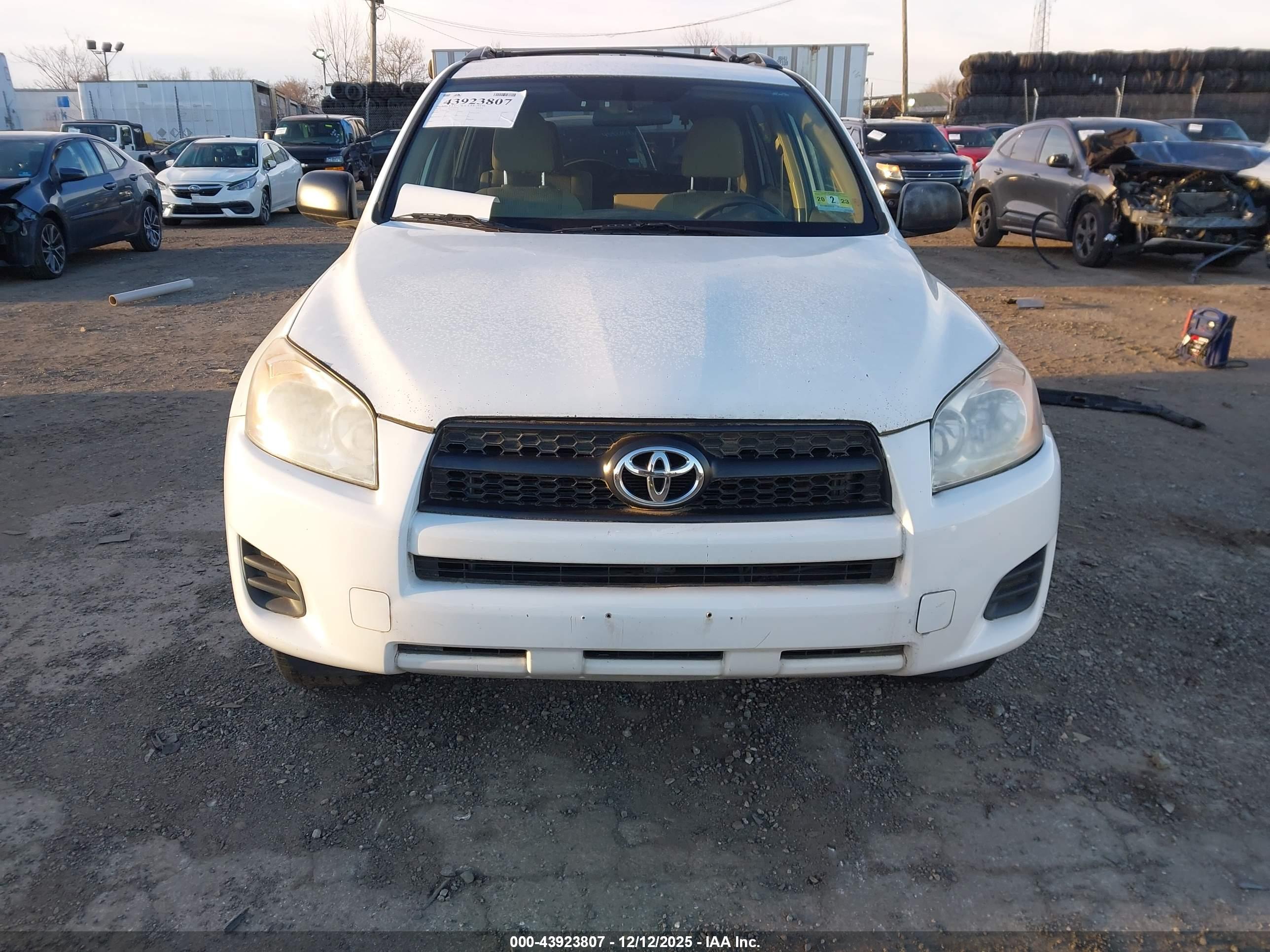 TOYOTA RAV4 image 6